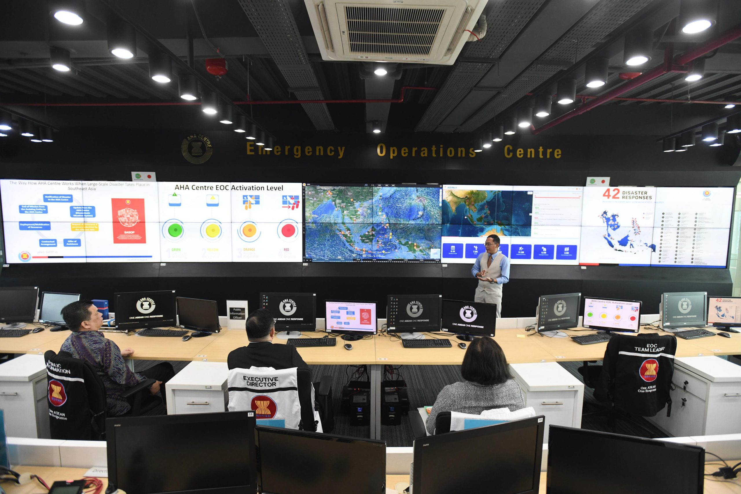 AHA Centre atau ASEAN Coordinating Centre for Humanitarian Assistance on disaster management adalah sebuah organisasi antarpemerintah yang didirikan oleh sepuluh anggota ASEAN dengan tujuan untuk memfasilitasi kerja sama dan koordinasi penanggulangan bencana di antara seluruh negara anggotanya.| ASEAN