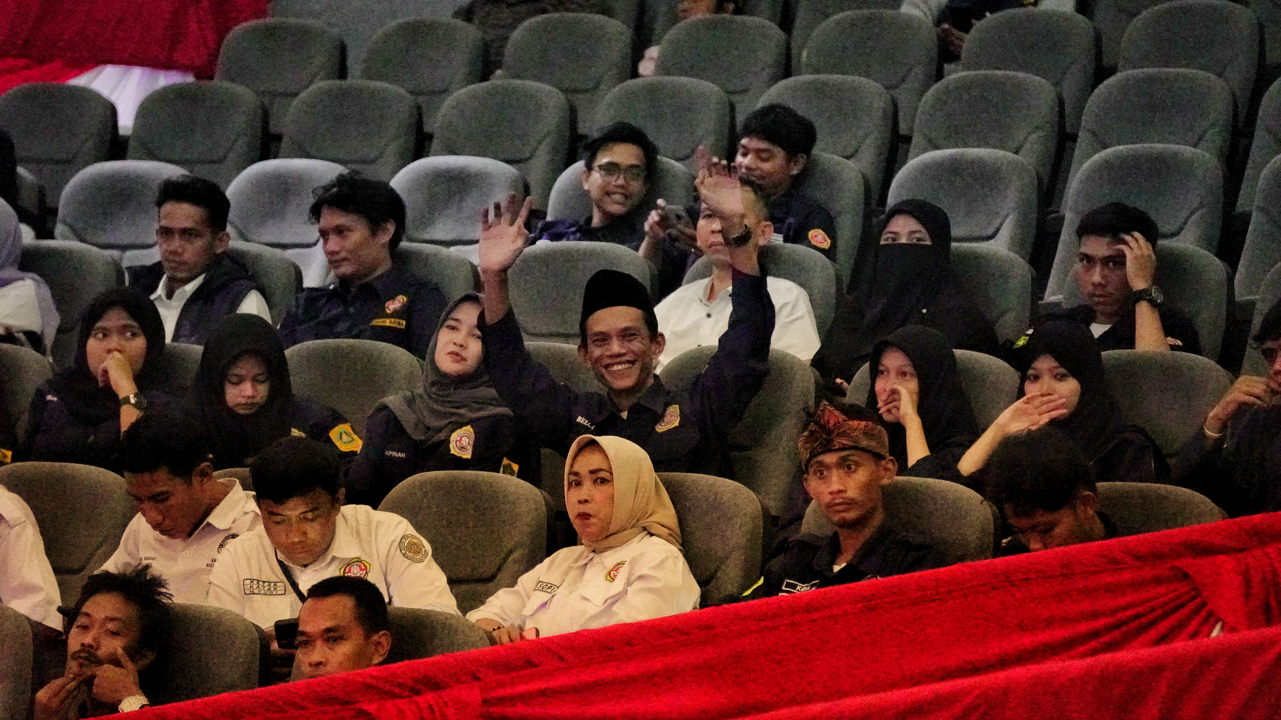 Belgi Alhuda beserta pengupengurus Karang Taruna Desa Ciburayut pada saat menghadiri kegiatan pelantikan Karang Taruna Kabupaten Bogor. | Sumber: Dok. Pribadi Belgi Alhuda