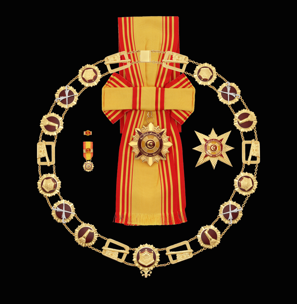 Darjah Kerabat Laila Utama Yang Amat Dihormati adalah salah satu tanda kebesaran tertinggi yang diberikan oleh Kerajaan Brunei Darussalam.