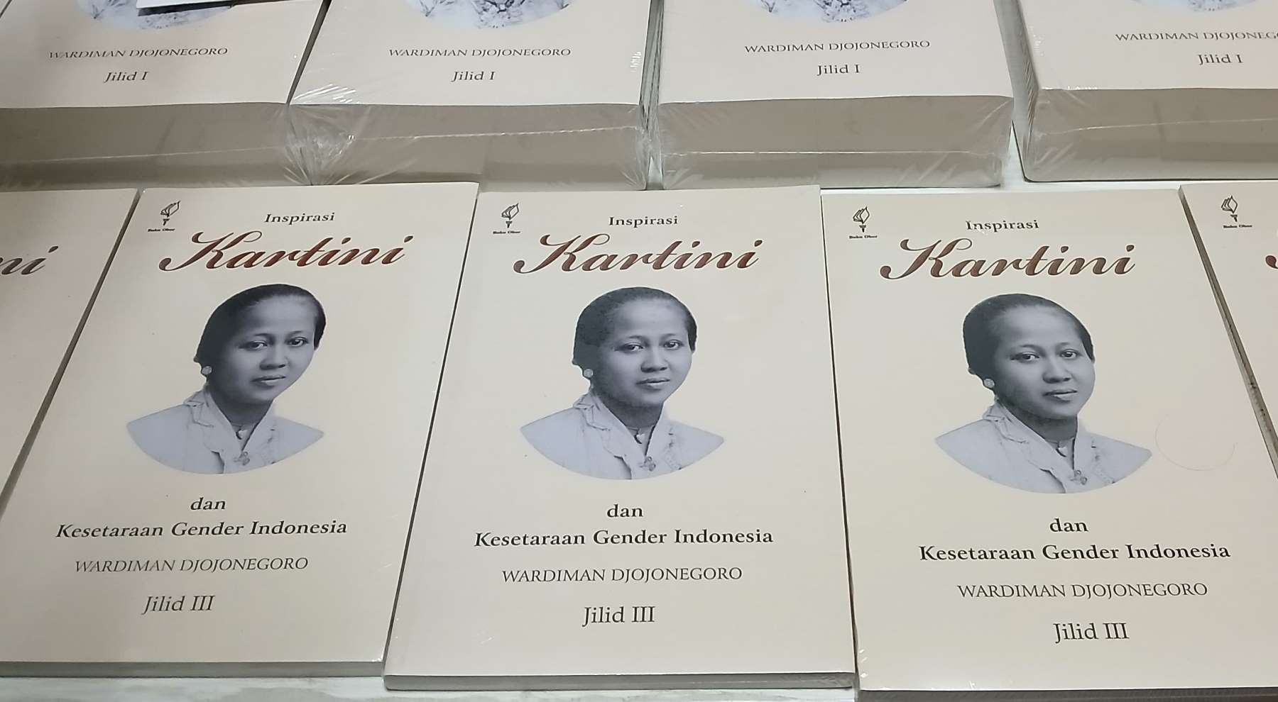 Salah satu buku Trilogi Kartini 