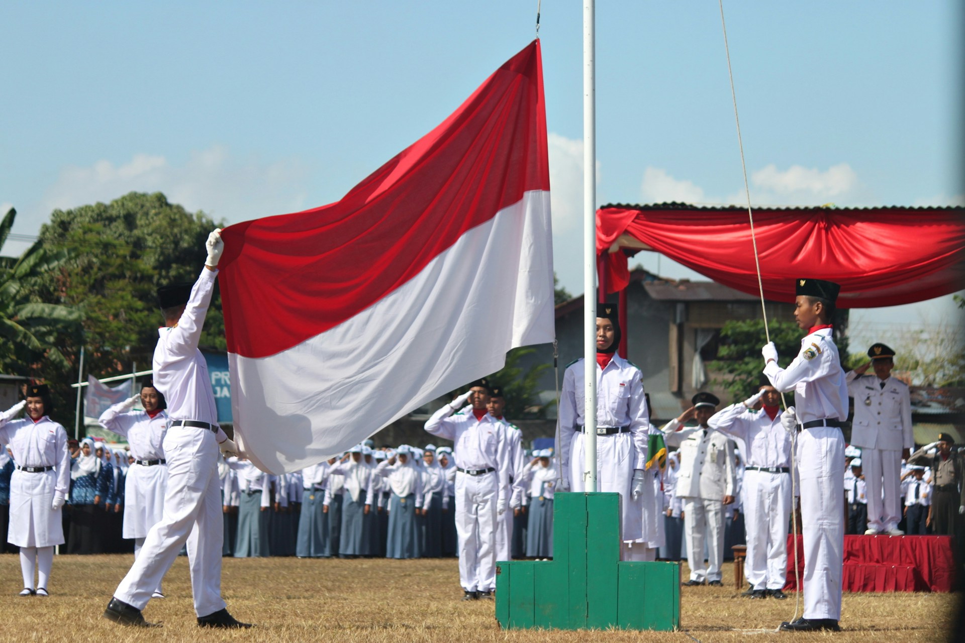 ilustrasi upacara bendera Hari Kebangkitan Nasional di sekolah