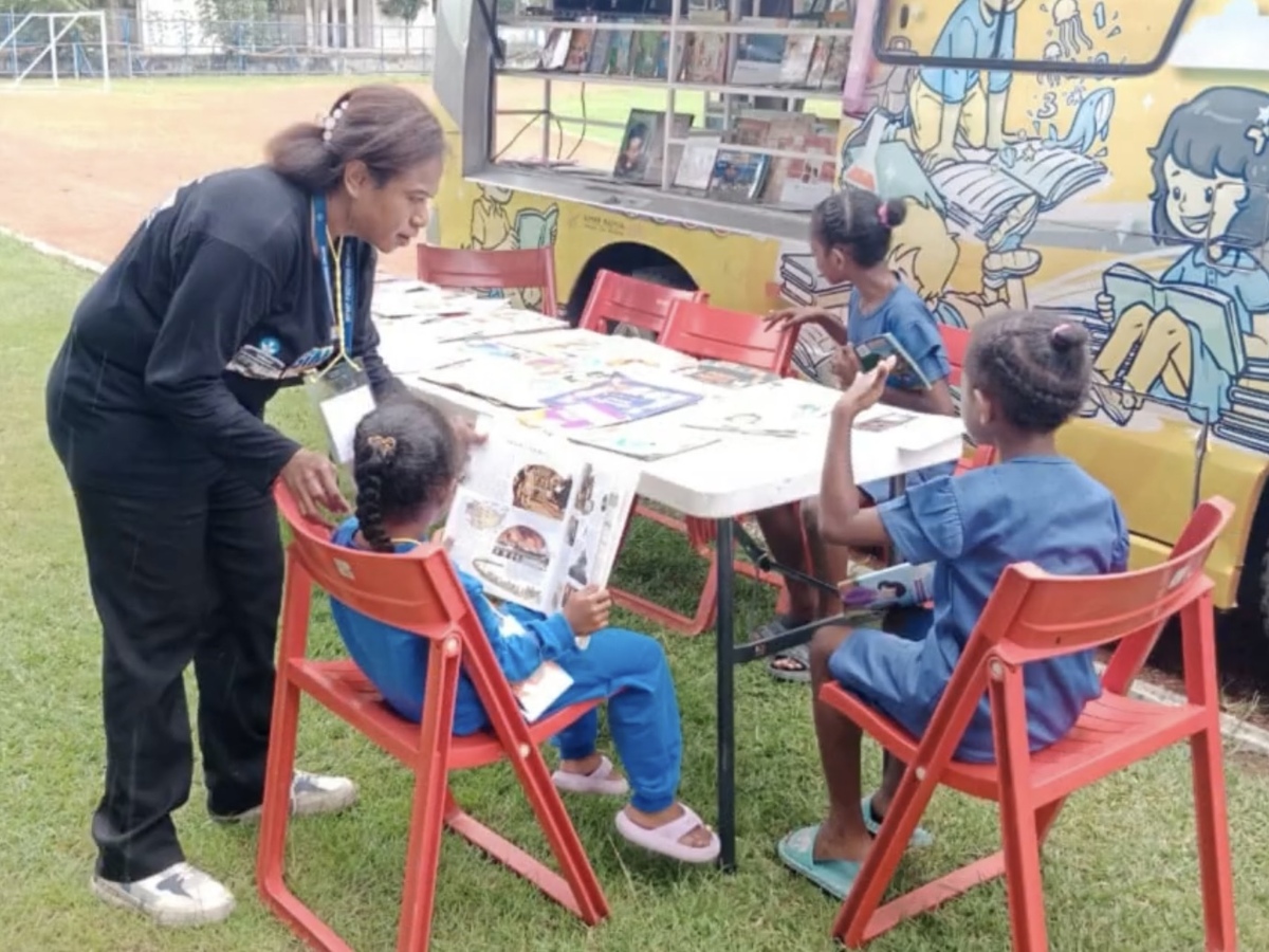 Anak-anak membaca di Si Moli (Dokumentasi BPMP)