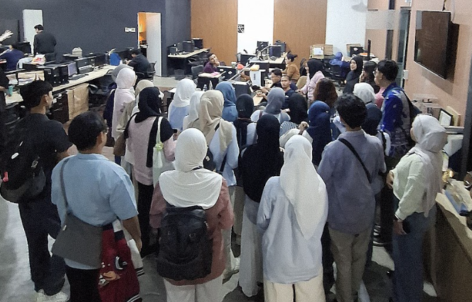 Dokumentasi teman-teman AIESEC sedang berkunjung ke Kantor Pusat MDTV Media Televisi
