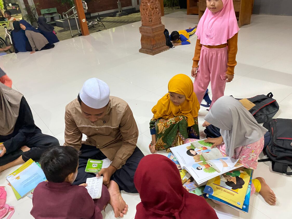 Kegiatan di TBM Sahabat Literasi di Tuban | Dokumen TBM Sahabat Literasi