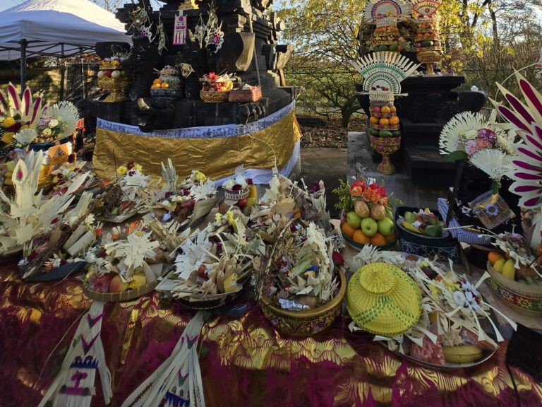 Pura Hindu Bali pertama di Belanda akhirnya diresmikan melalui upacara adat Bali, tepat saat perayaan Kuningan.