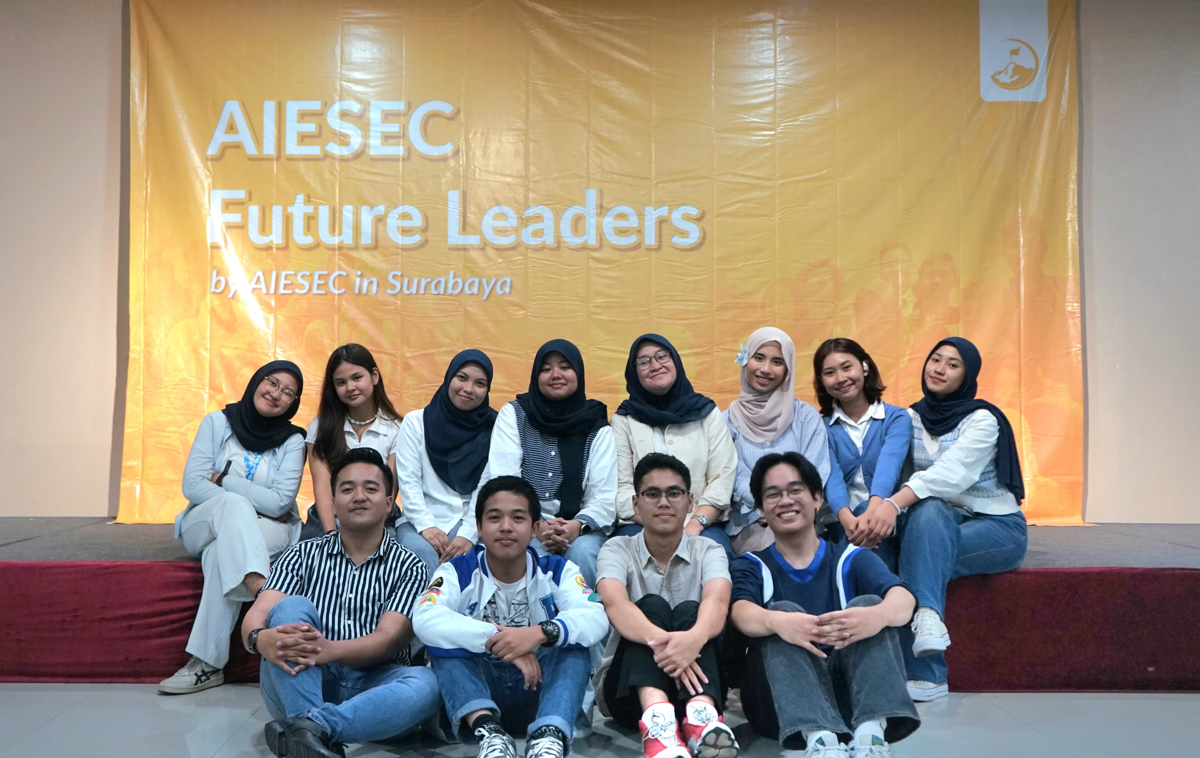 Kebersamaan Panitia pada Kegiatan Induction AIESEC Future Leaders Summer Peak 2025