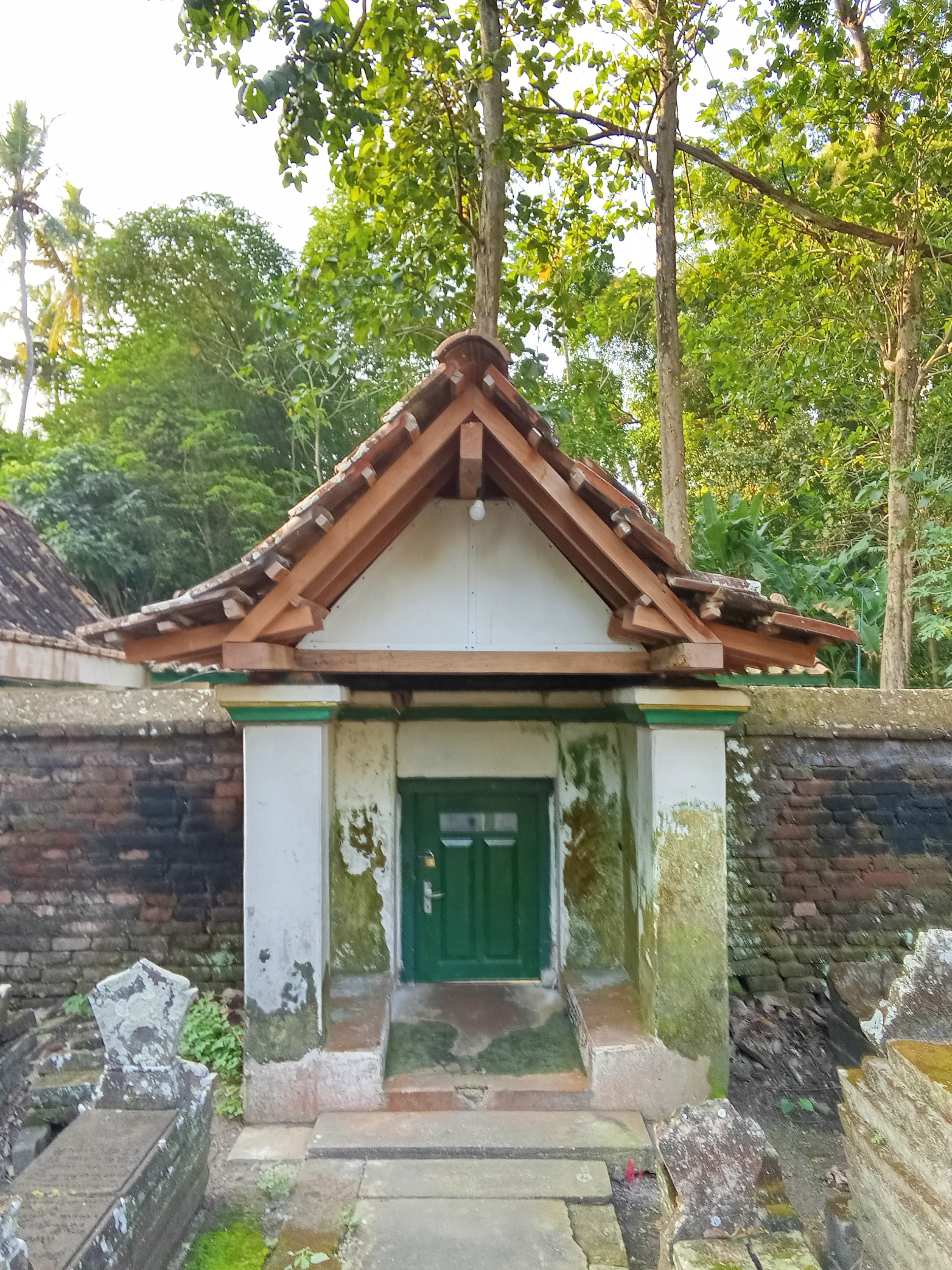 Pintu Terakhir Benteng Makam Syekh Jangkung (sumber: dokumen pribadi)
