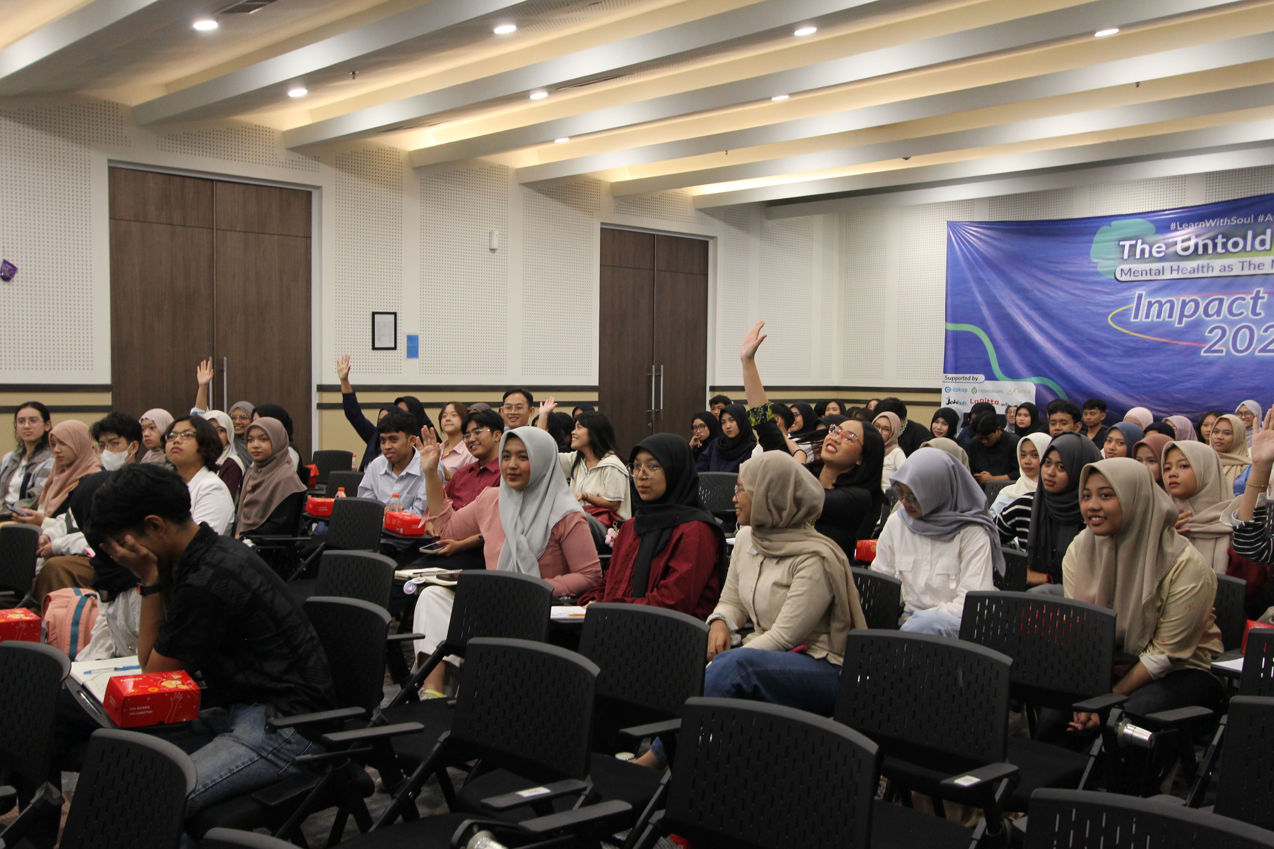  Antusiasme para peserta Impact Circle 2025 saat sesi tanya jawab 