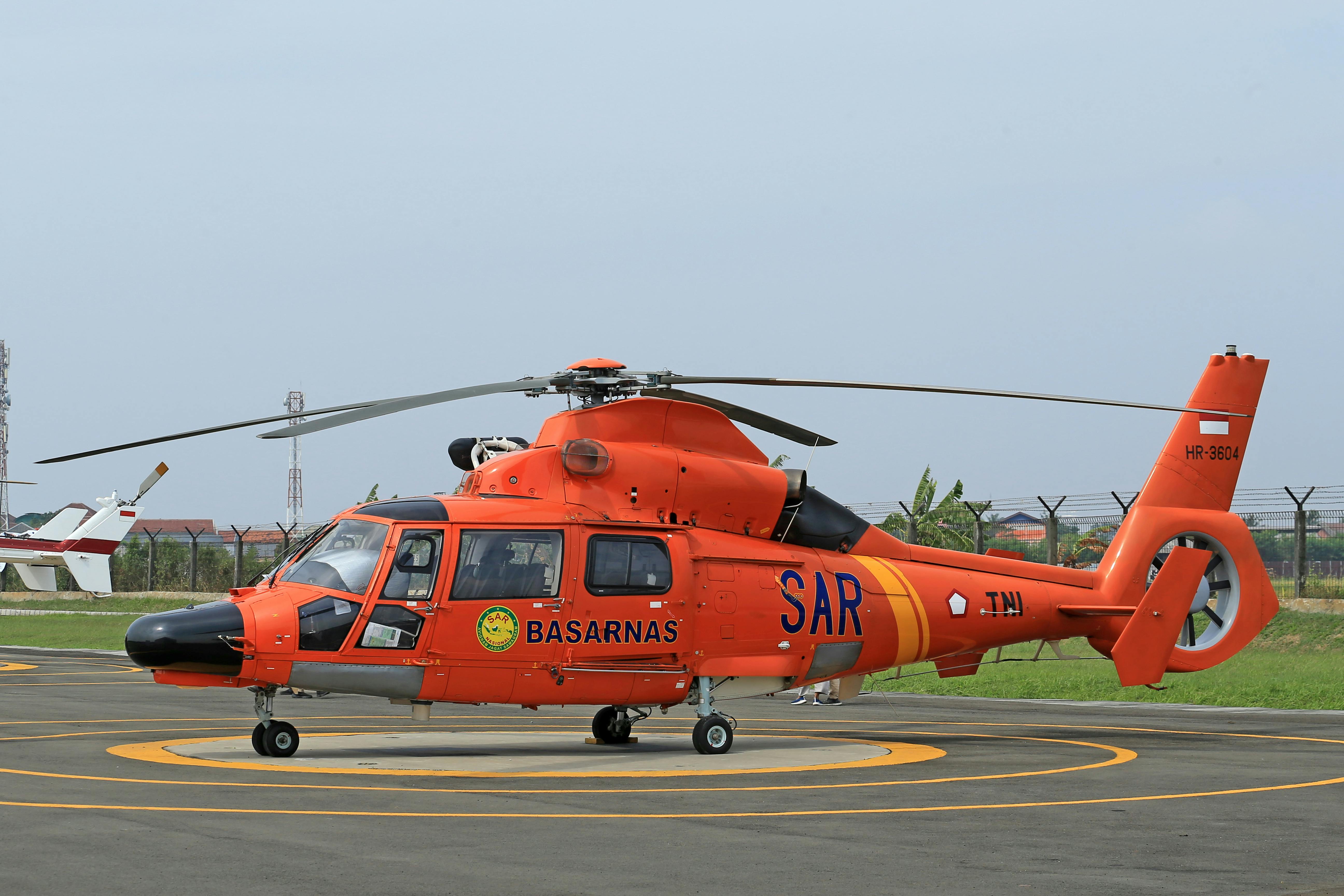 Foto Helikopter BASARNAS (Pixels: Jeffry S.S)