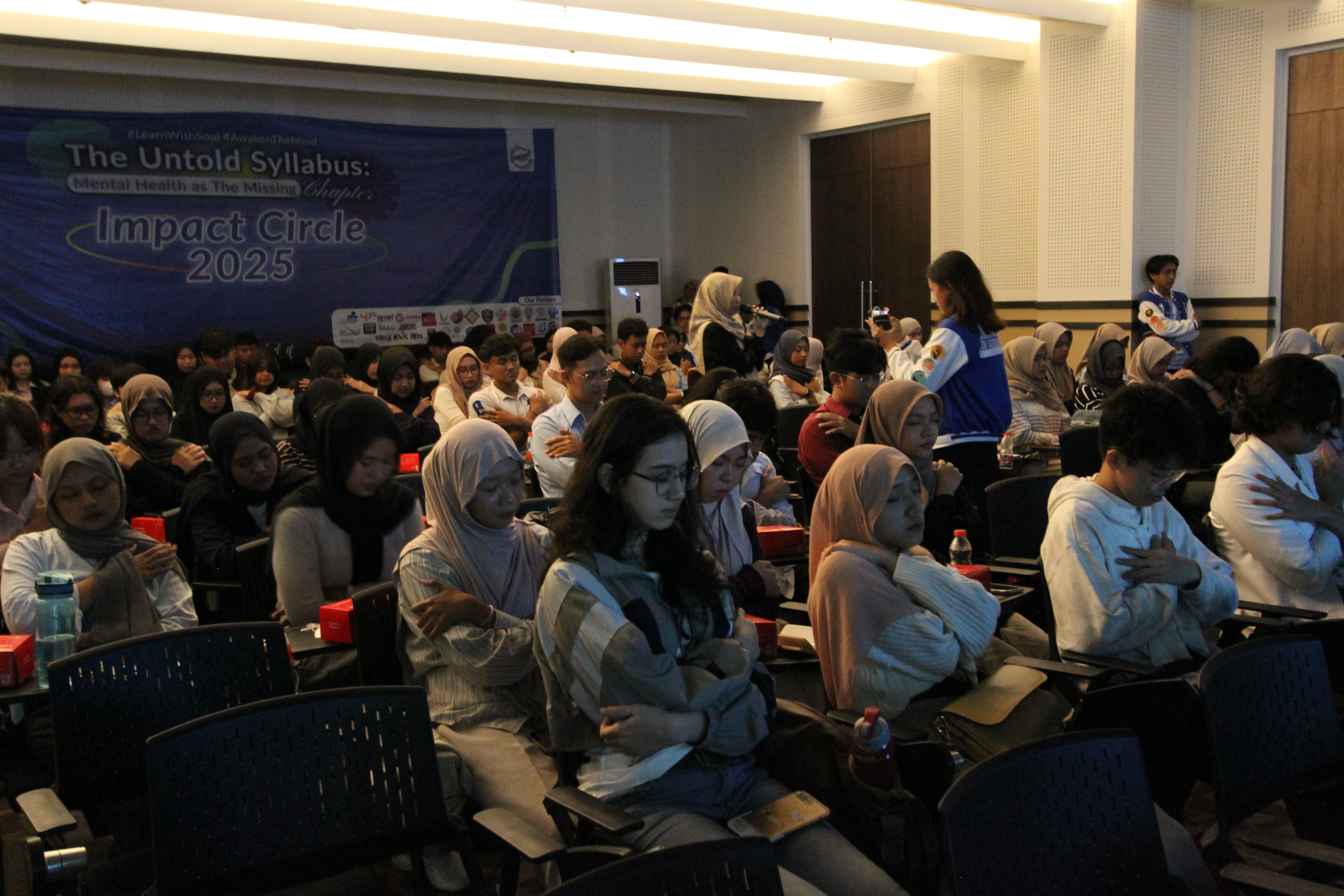 Sesi Meditasi yang dipimpin oleh Hapsari Puspita Rini, M.Psi., Psikolog di Impact Circle 2025 