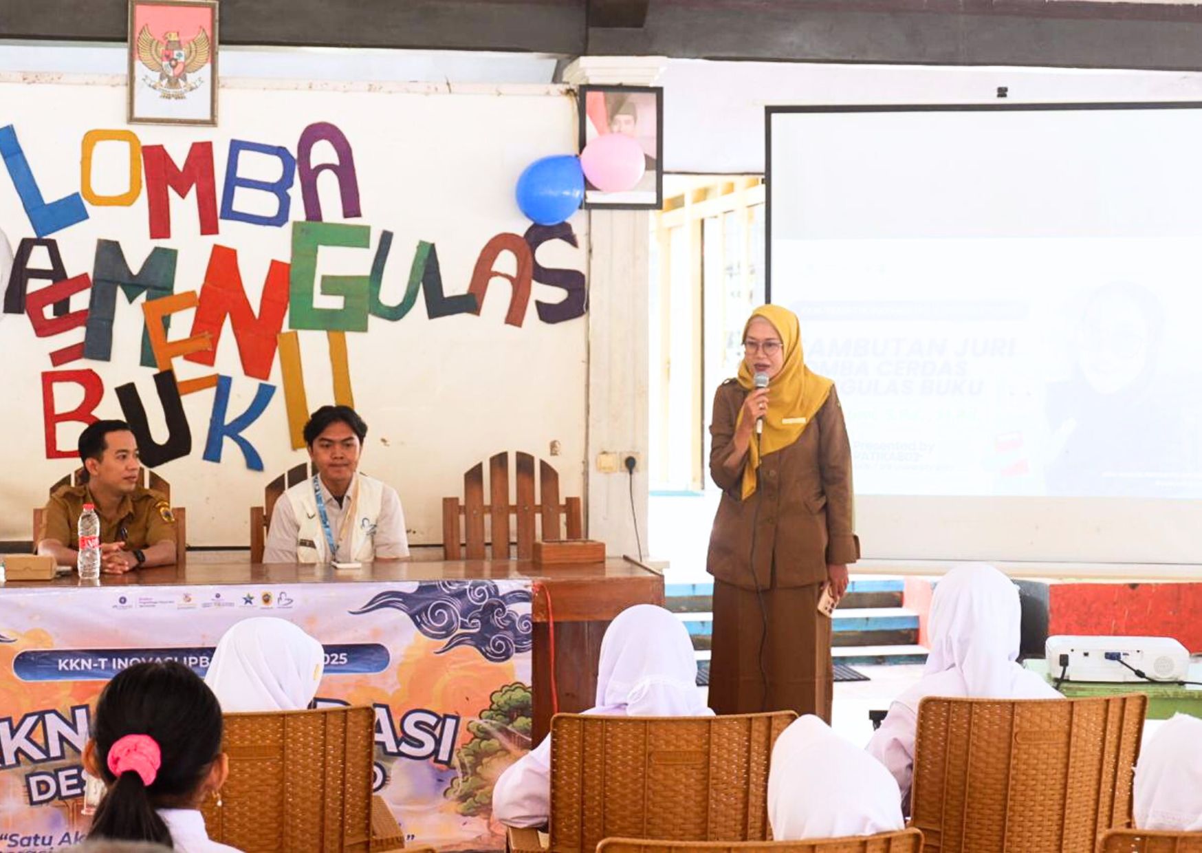 Juri memberikan sambutan sebelum proses penjurian dimulai, menyampaikan harapan agar peserta dapat menyalurkan kreativitasnya secara maksimal dan menjunjung tinggi nilai sportivitas.