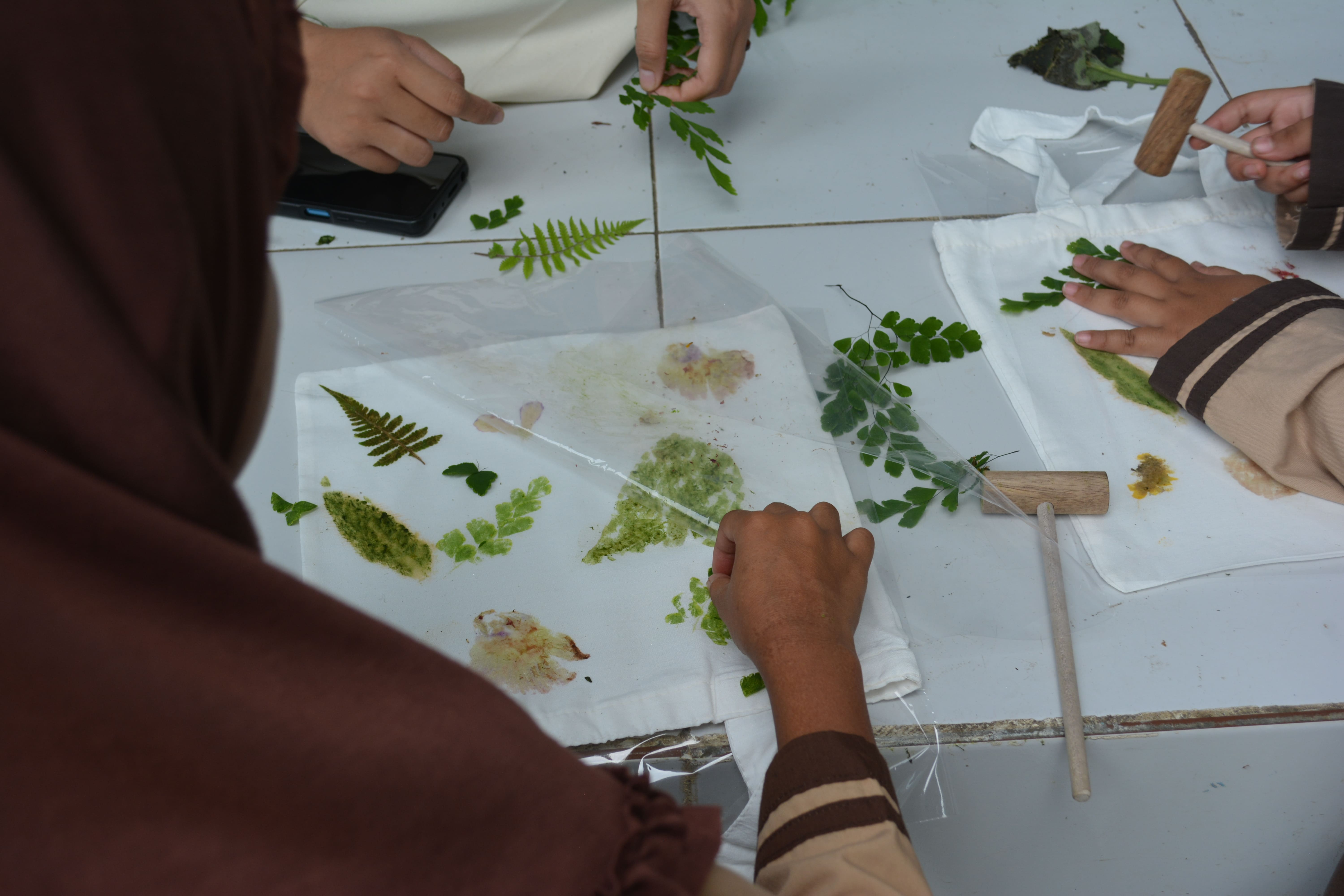 Proses pembuatan Ecoprint