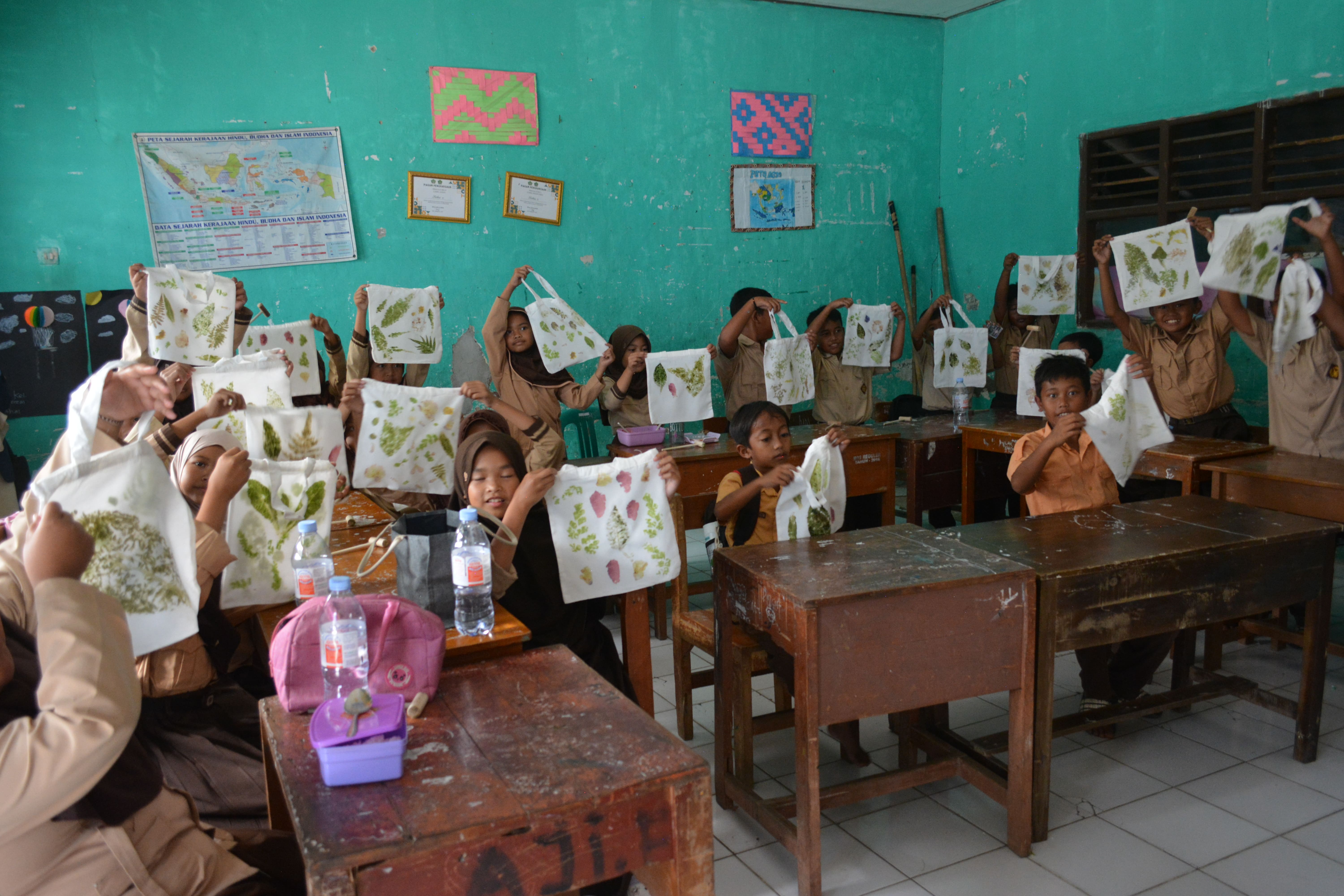 Hasil Ecoprint Kelas 4 MI Al Husna