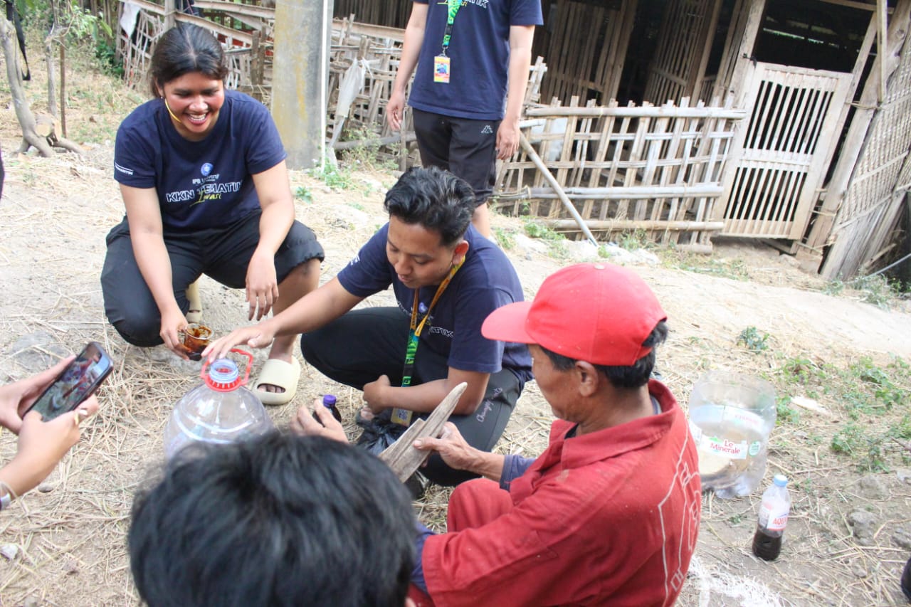 Praktik Pembuatan Mineral Blok dan Pupuk Organik Cair | Dokumentasi pribadi