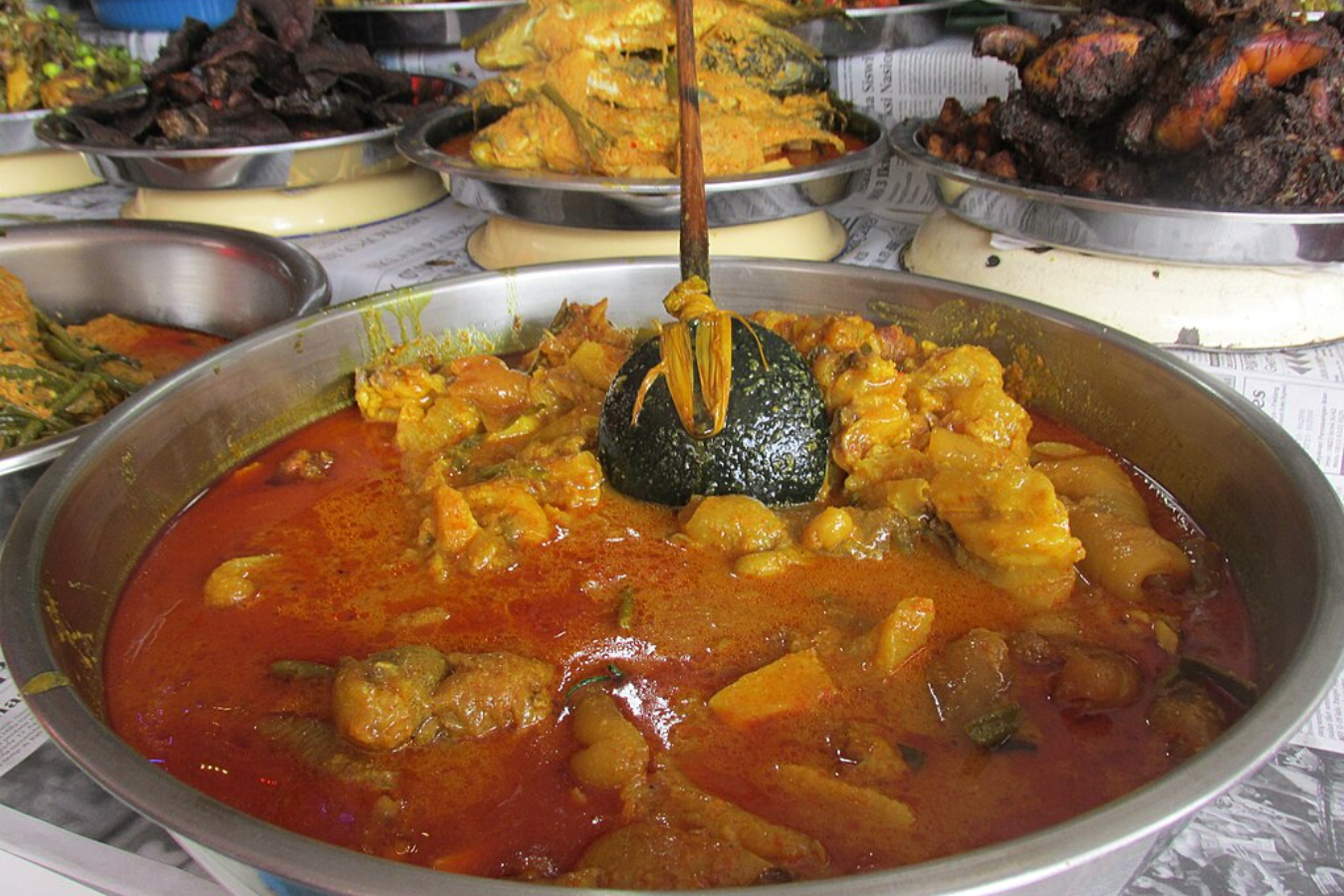 Gulai tunjang untuk katupek gulai tunjang | Wikimedia Commons/S Kartika