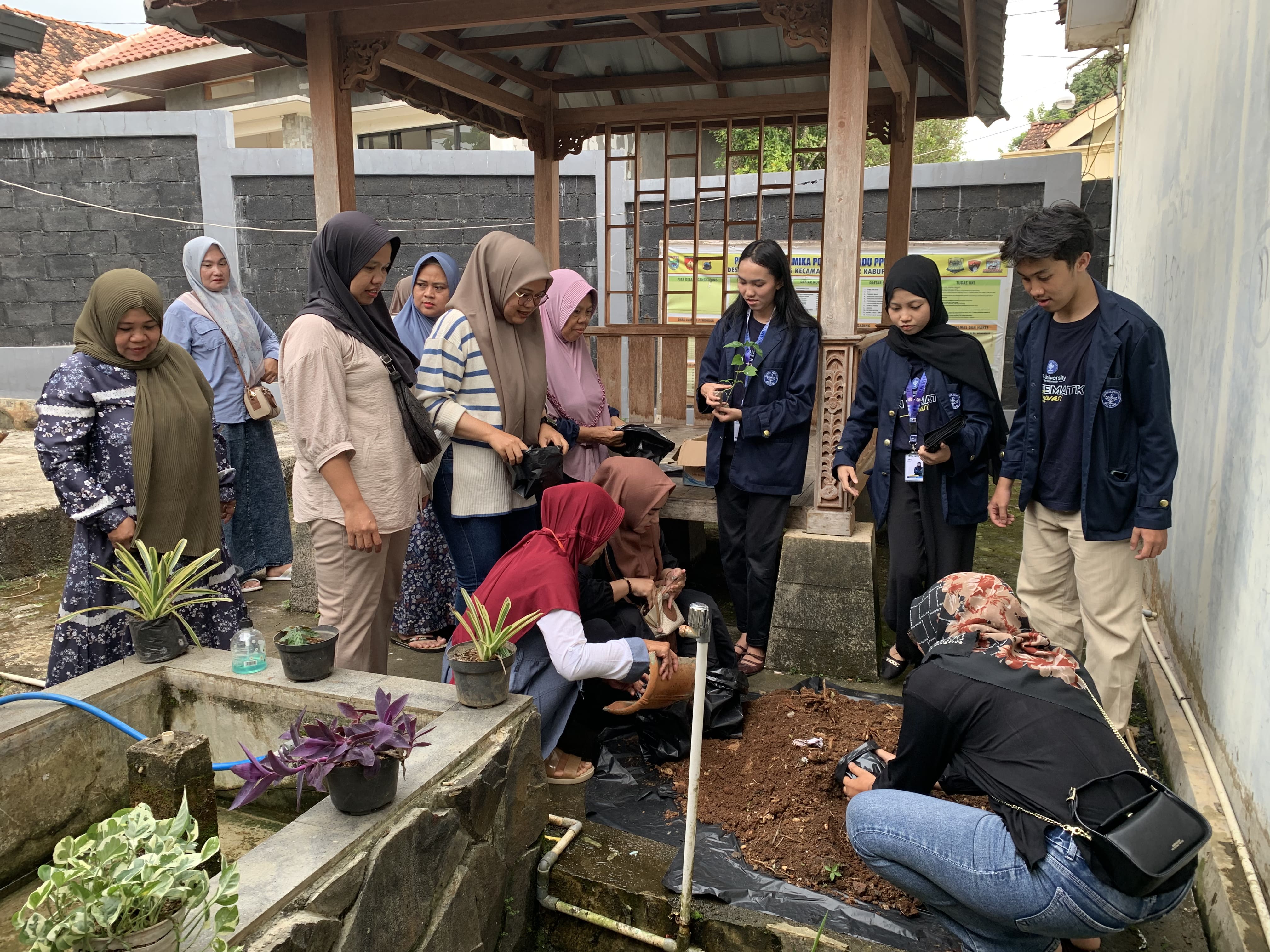 Praktik Pekarangan Bergizi Desa Pucanggading | Dokumentasi Praktik Pekarangan Bergizi