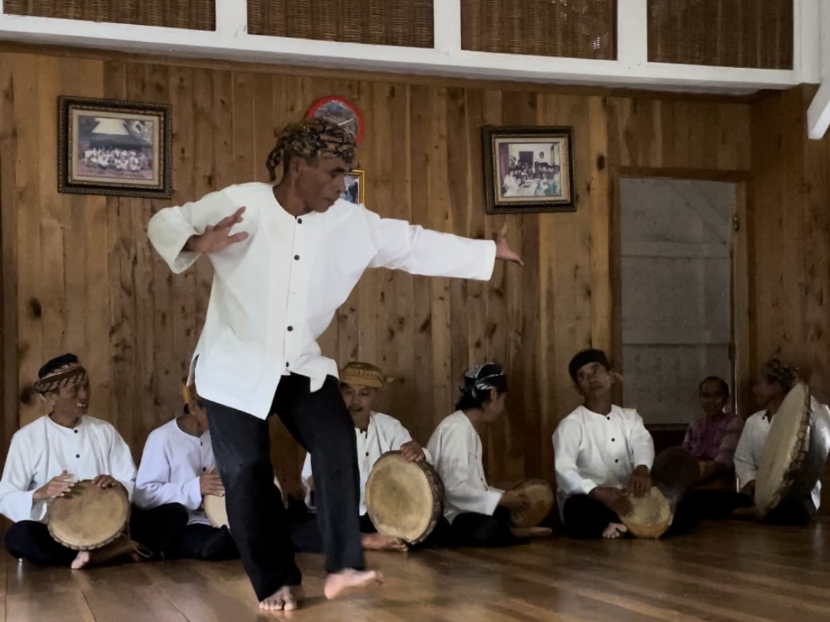 Pertunjukan musik tradisional Terbang Sejak