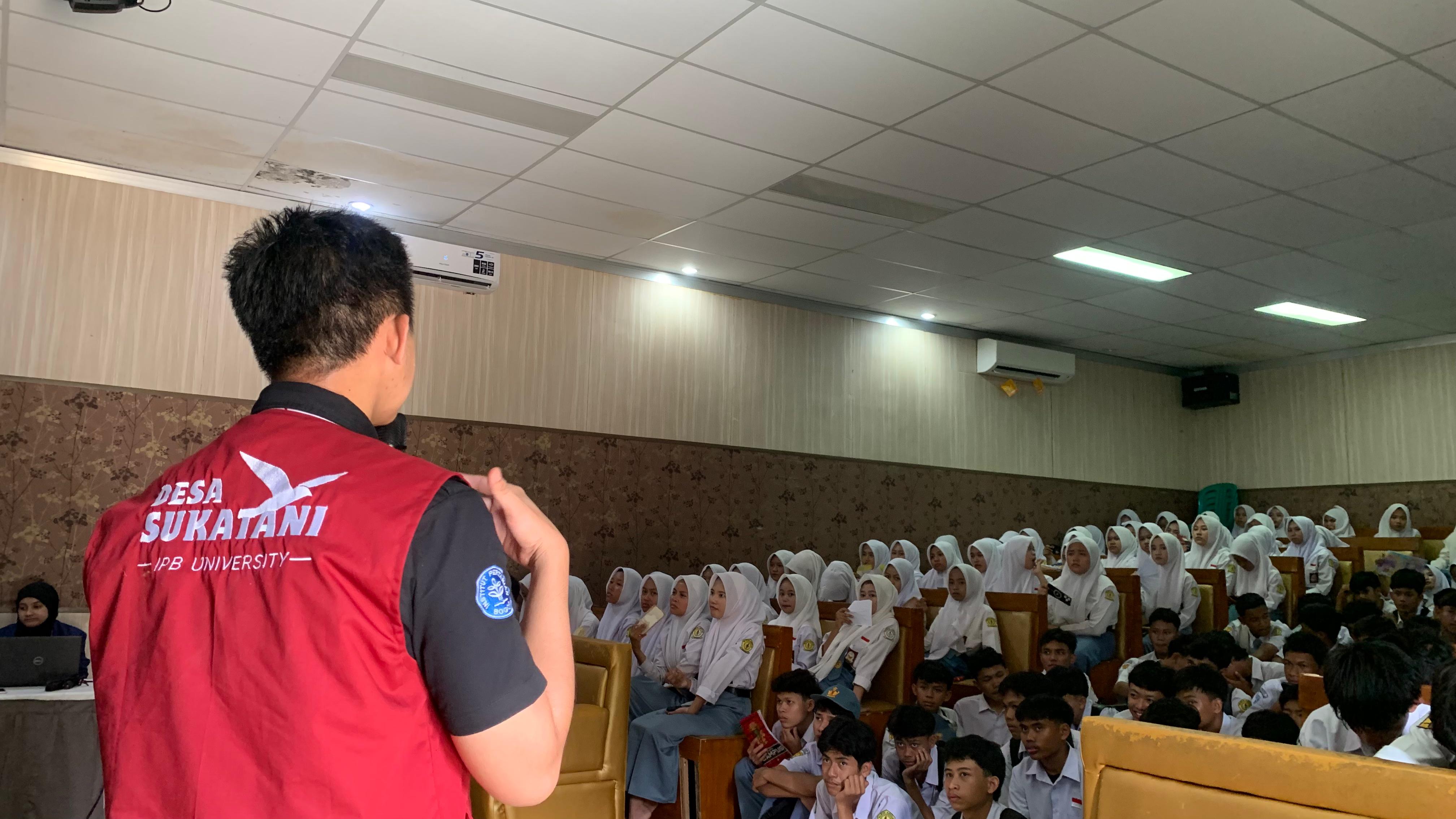 Pemaparan materi oleh tim KKN-T IPB