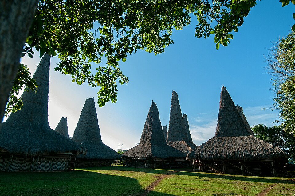 Desa Adat Ratenggaro