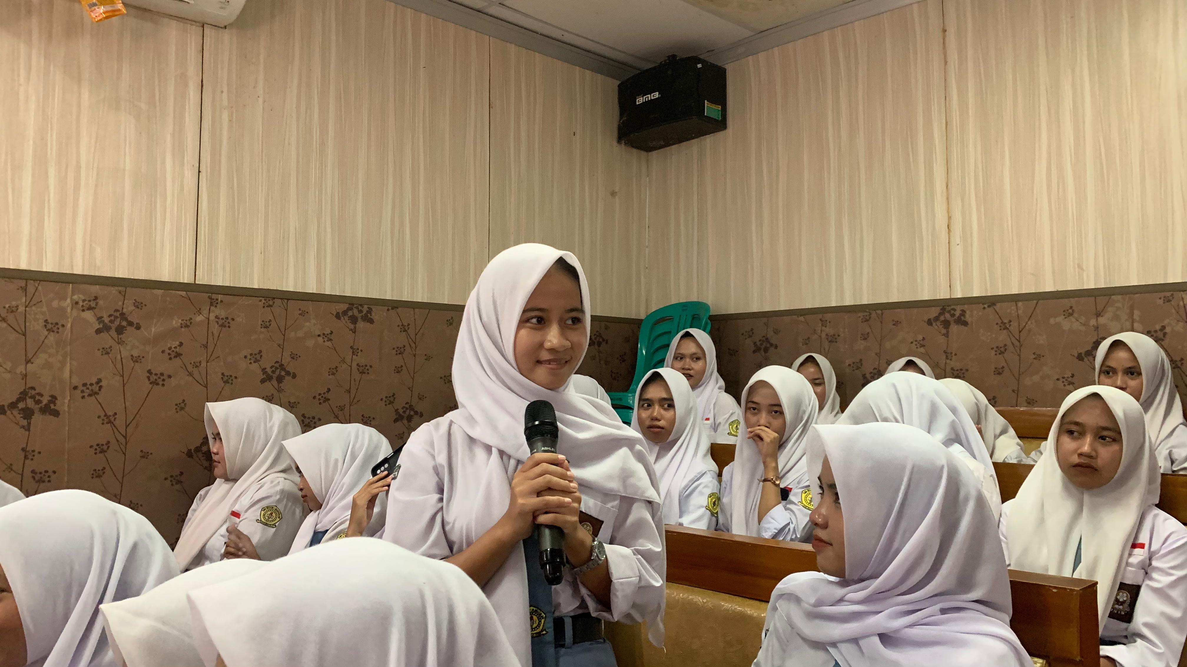 Sesi tanya jawab bersama siswa SMA Negeri 1 Wanasalam