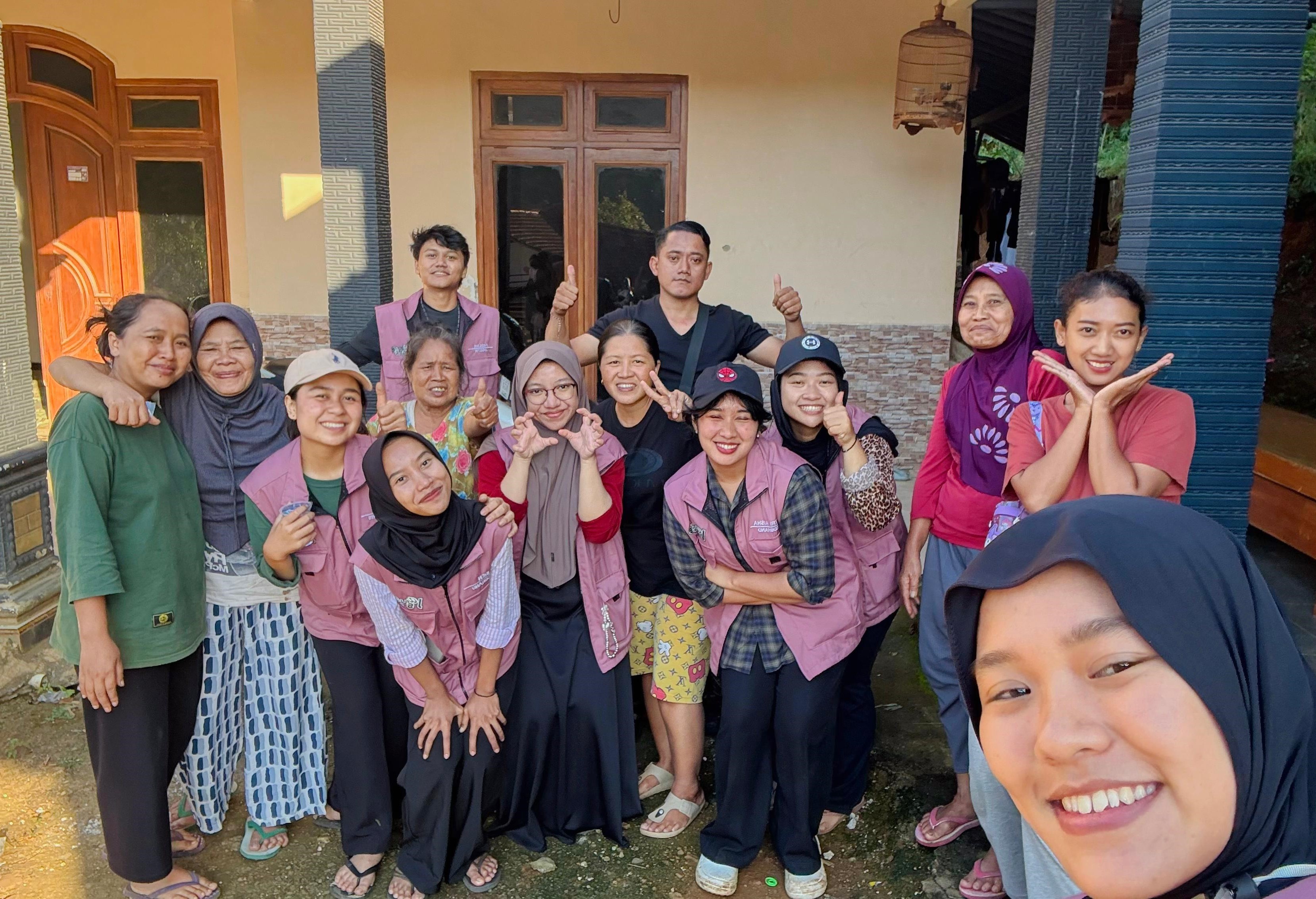 Penanaman bibit sayur dan pembagian polybag kepada warga RW 02 Dukuh Gunung Tukul | Foto: (Dokumen Pribadi)