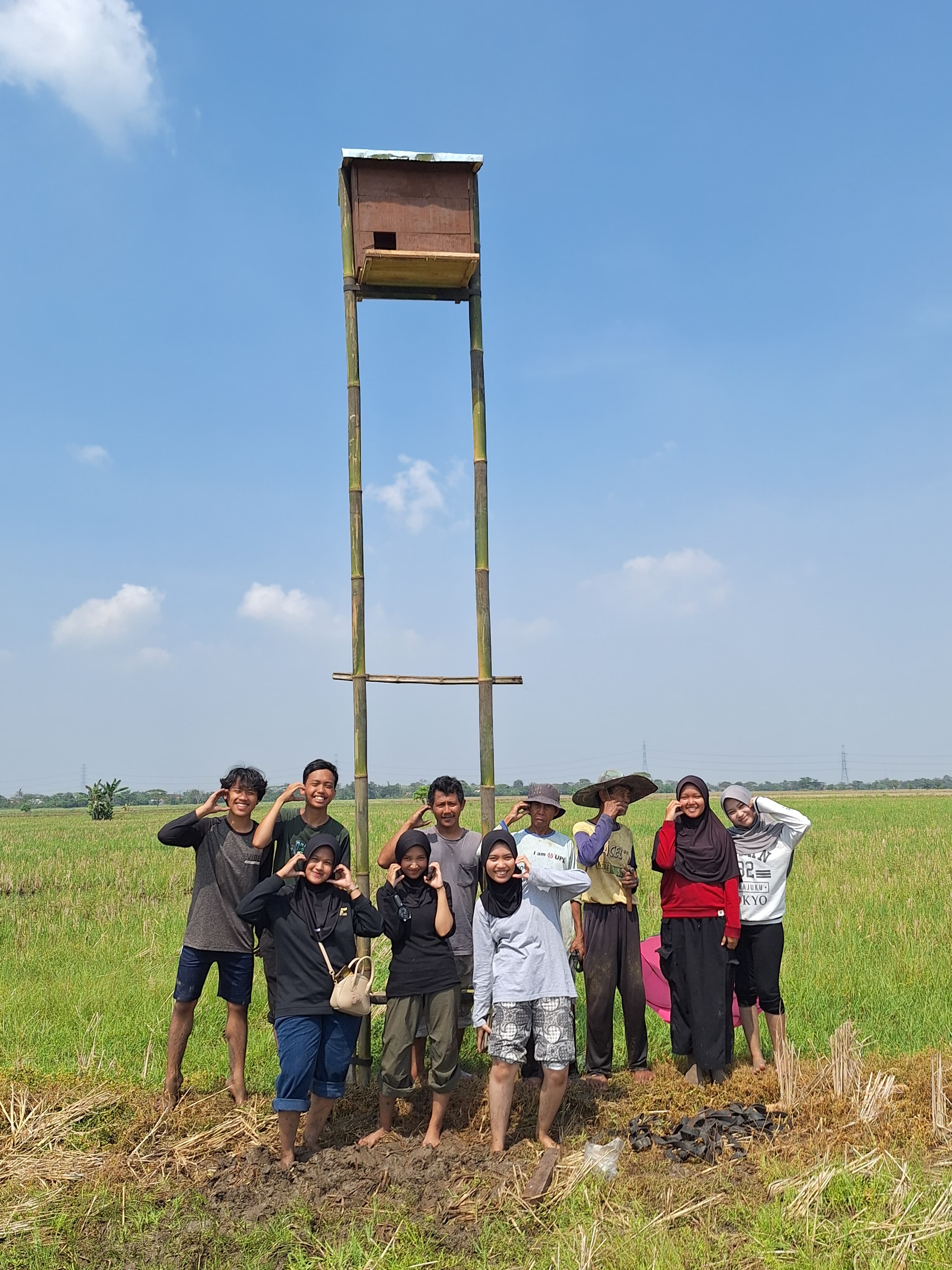 Foto Bersama di Rubuha | Foto: Dokumentasi Pribadi/Aline Amanda