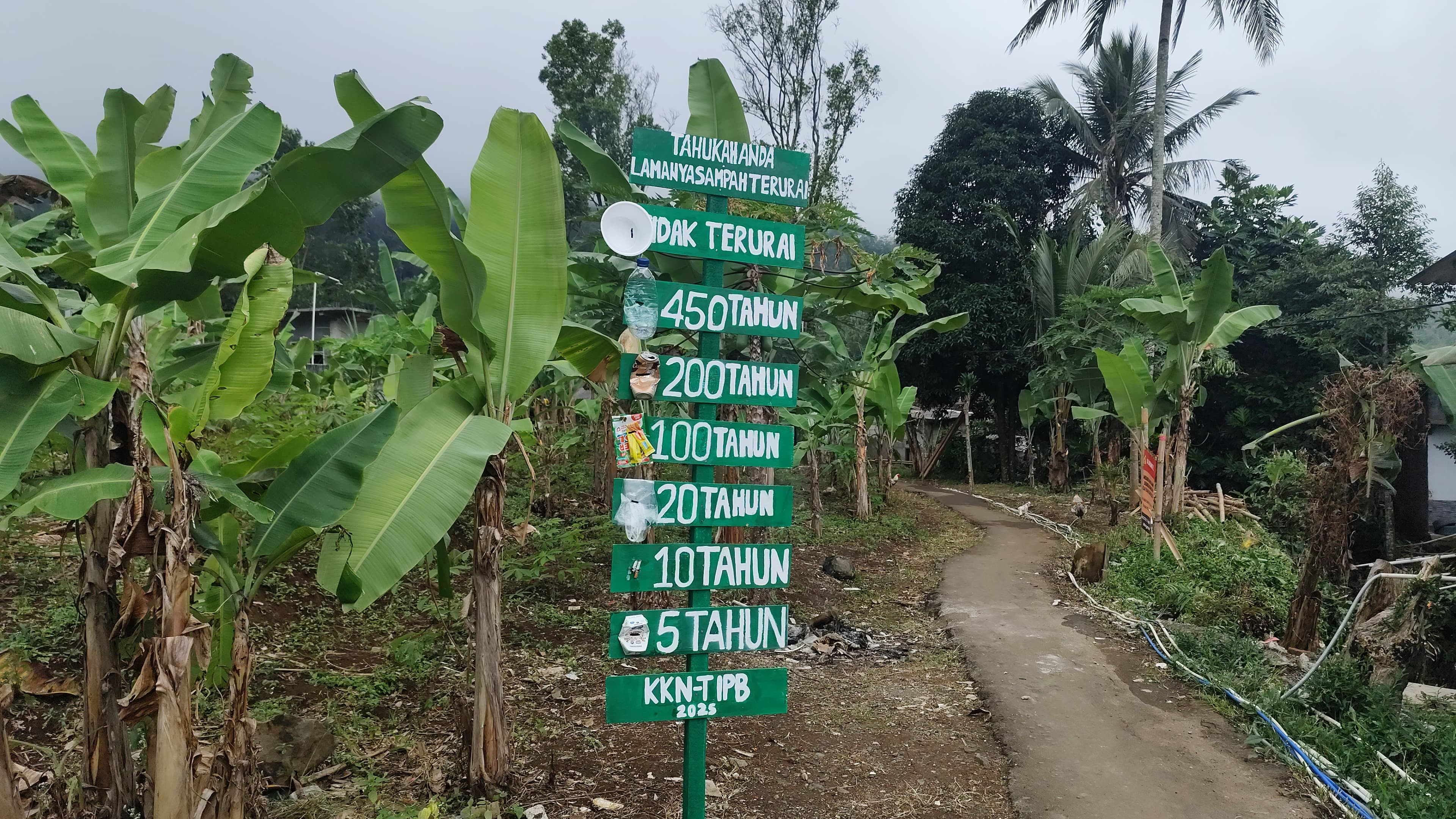 Pemasangan Papan Edukasi 