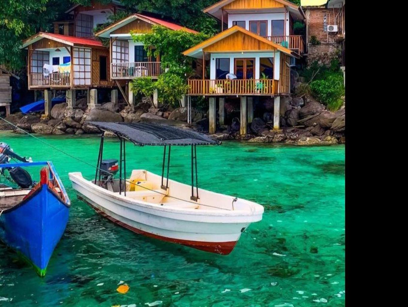 Potret Homestay dan Laut Jernih Desa Iboih di Sabang, Aceh | Sumber: Jadesta.kemenparekraf.go.id