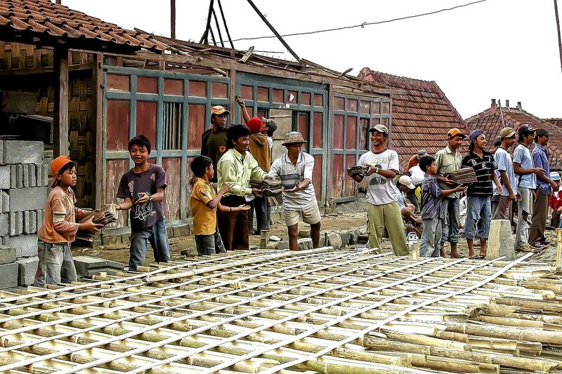 Ilustrasi Gotong Royong l Foto: (Wikimedia Commons l Adyagustian)