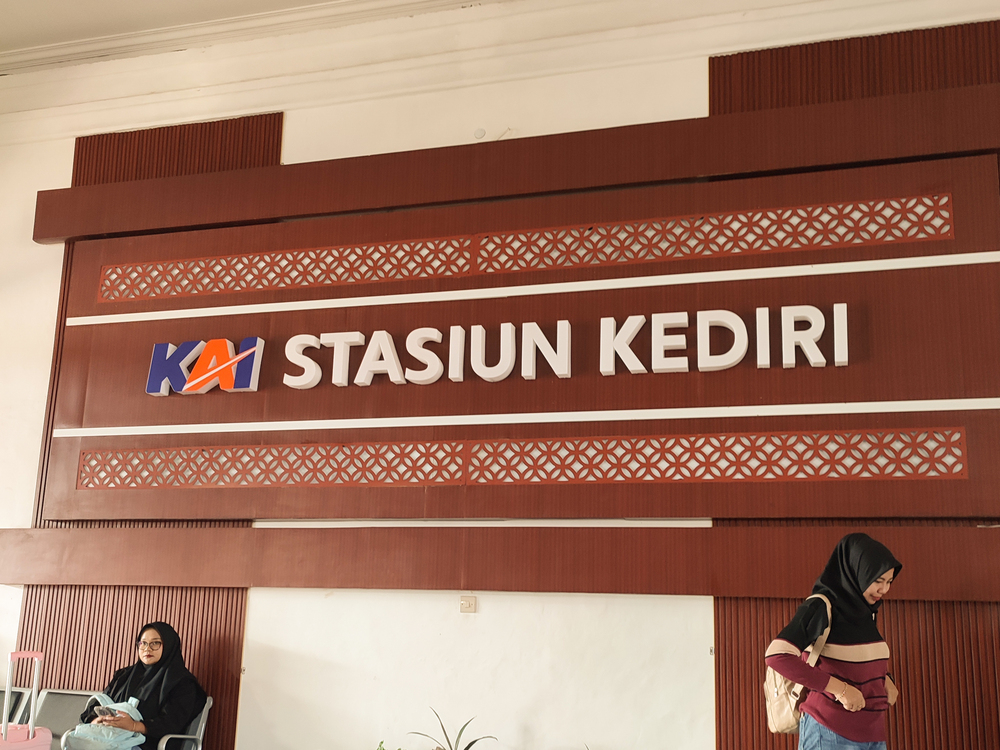 Ruang tunggu Stasiun Kediri. Sumber: Dokpri/Lucky Fitria