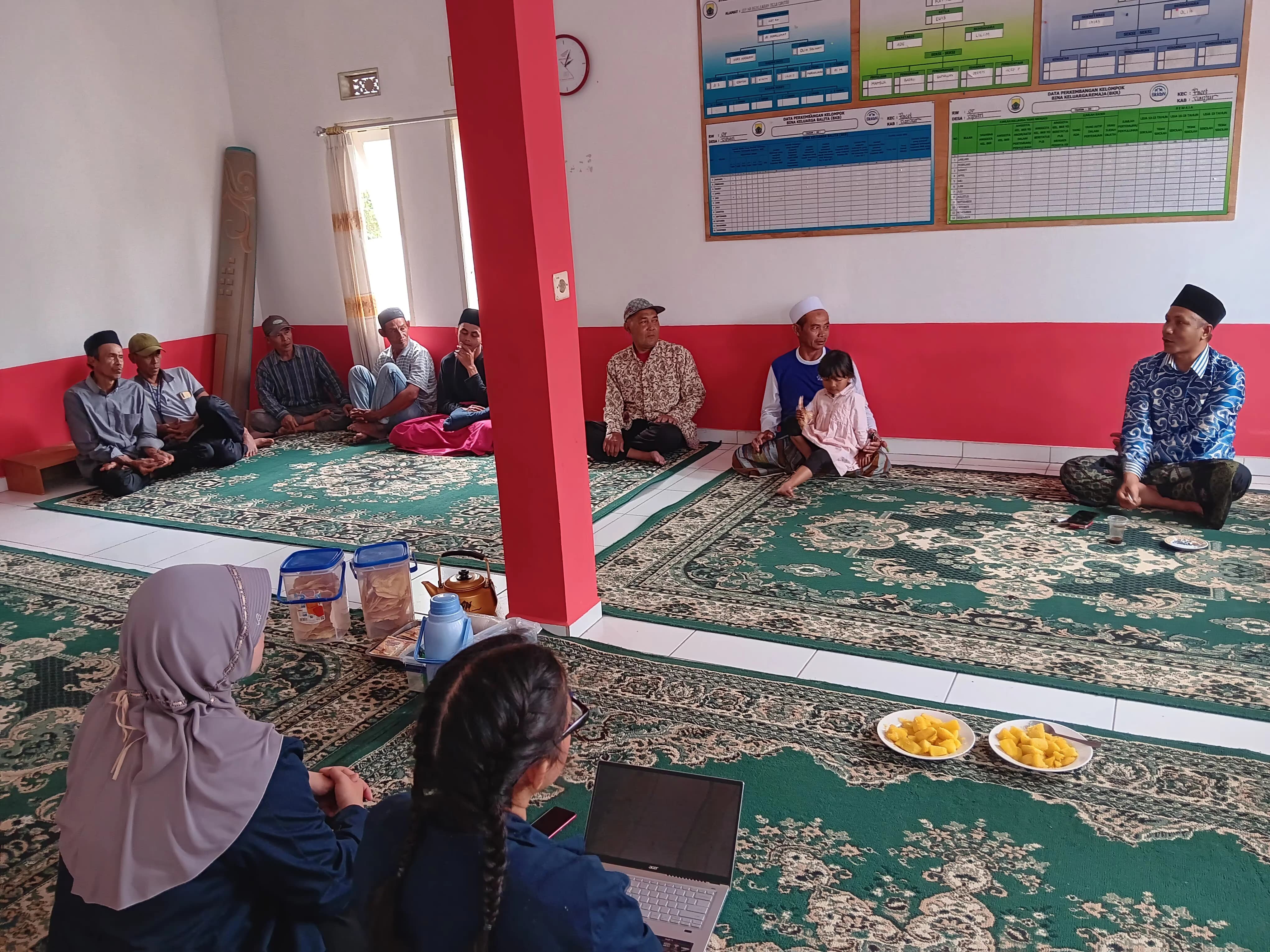 Diskusi terkait pembentukan kelompok tani baru (18/7). Sumber: Dokumentasi Pribadi.