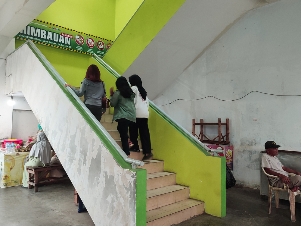 Para pengunjung yang datang ke pasar Setono Betek. Sumber: Dokpri/Lucky Fitria