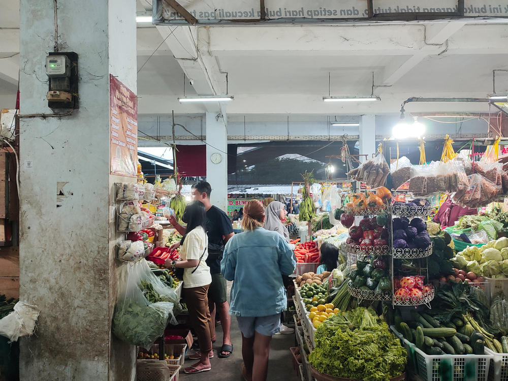 Suasana pasar Setono Betek lantai 1 bagian sayur mayur. Sumber: Dokpri/Lucky Fitria