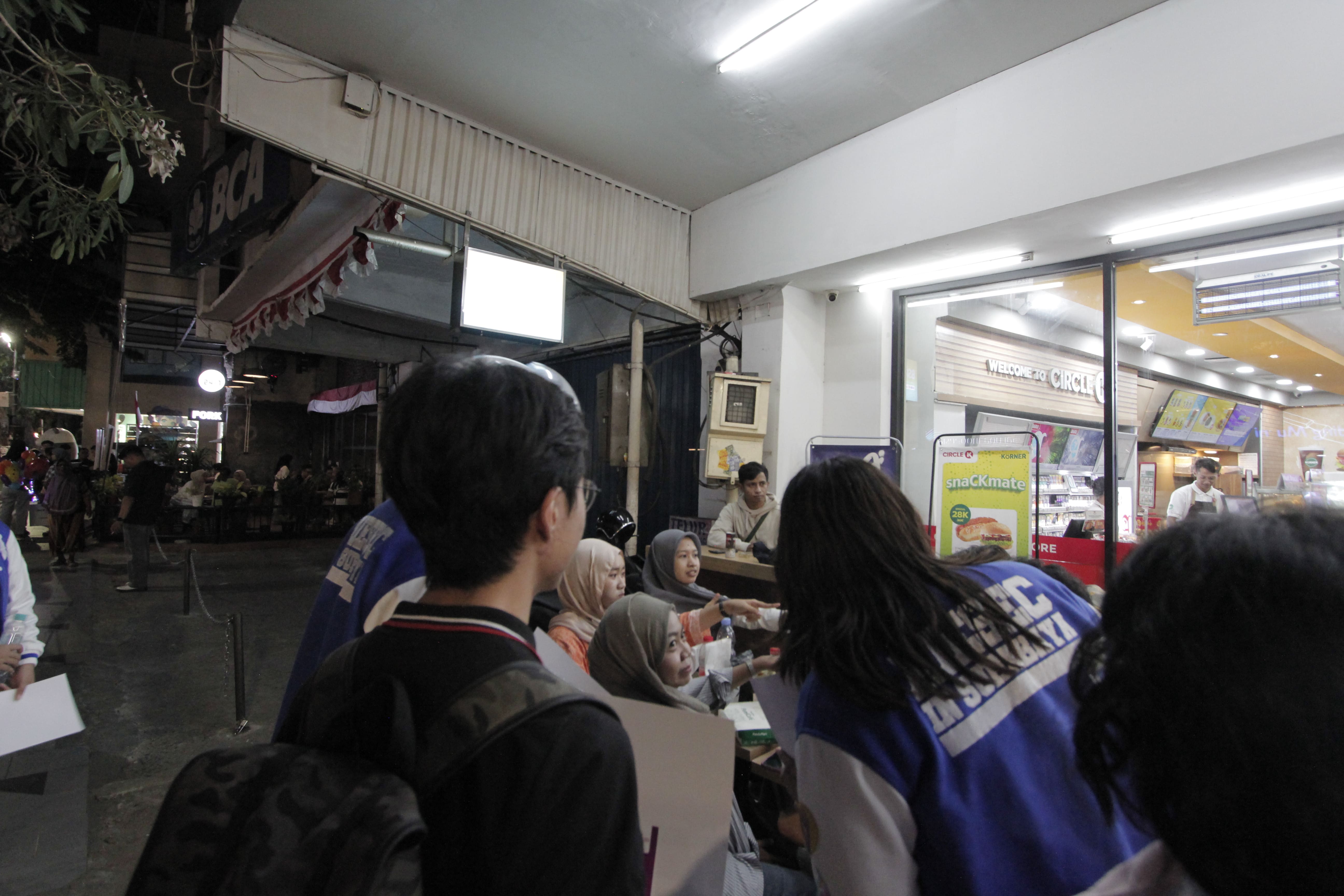 Physical Marketing AIESEC in Surabaya di Jalan Tunjugan