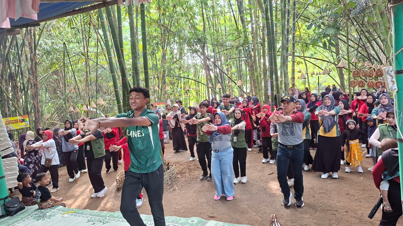Senam pagi bersama tim KKN UNNES GIAT 12