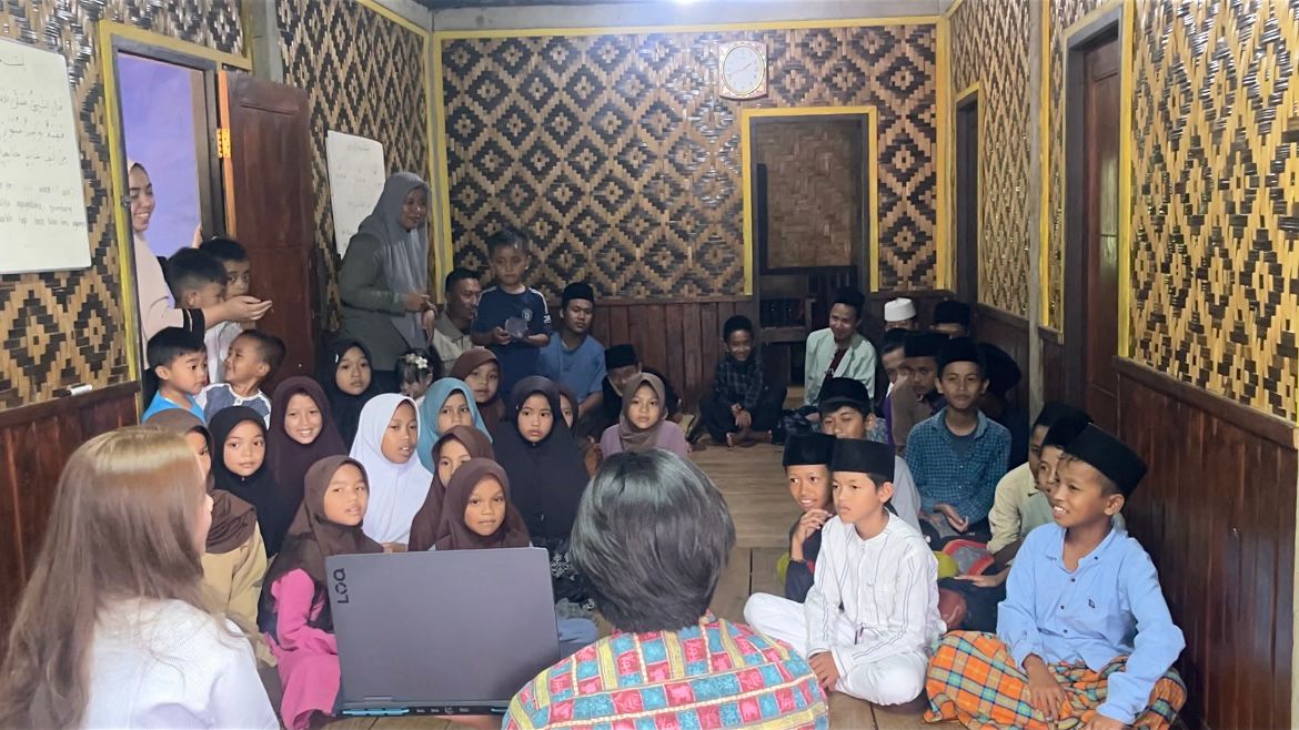 Pemaparan materi oleh tim KKN-T IPB kepada para santri