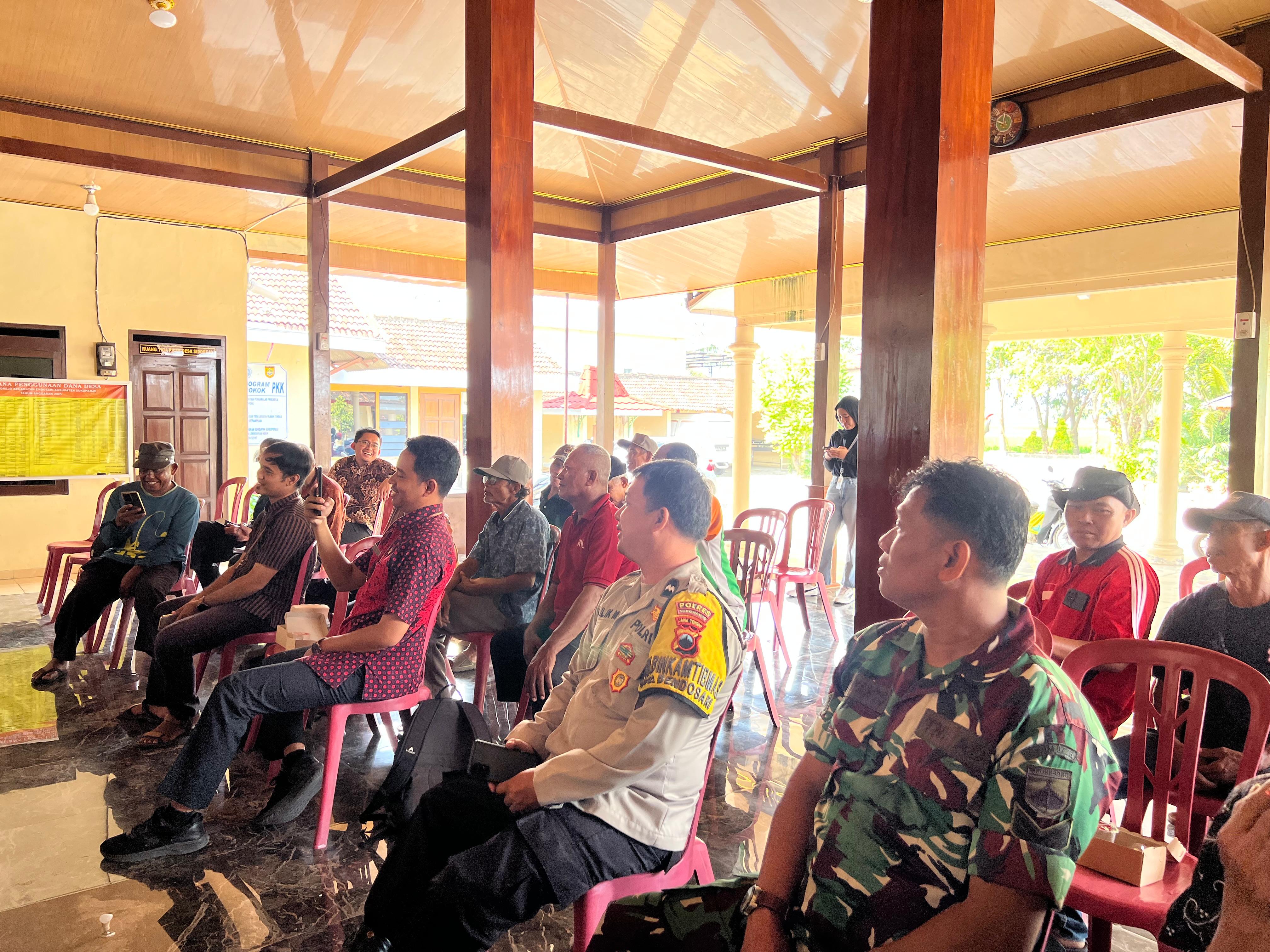 Suasana antusias audiens saat mengikuti kegiatan SAHABAT TANI di Balai Desa Sidorejo (24/07/2025) | Sumber: Dokumentasi Pribadi