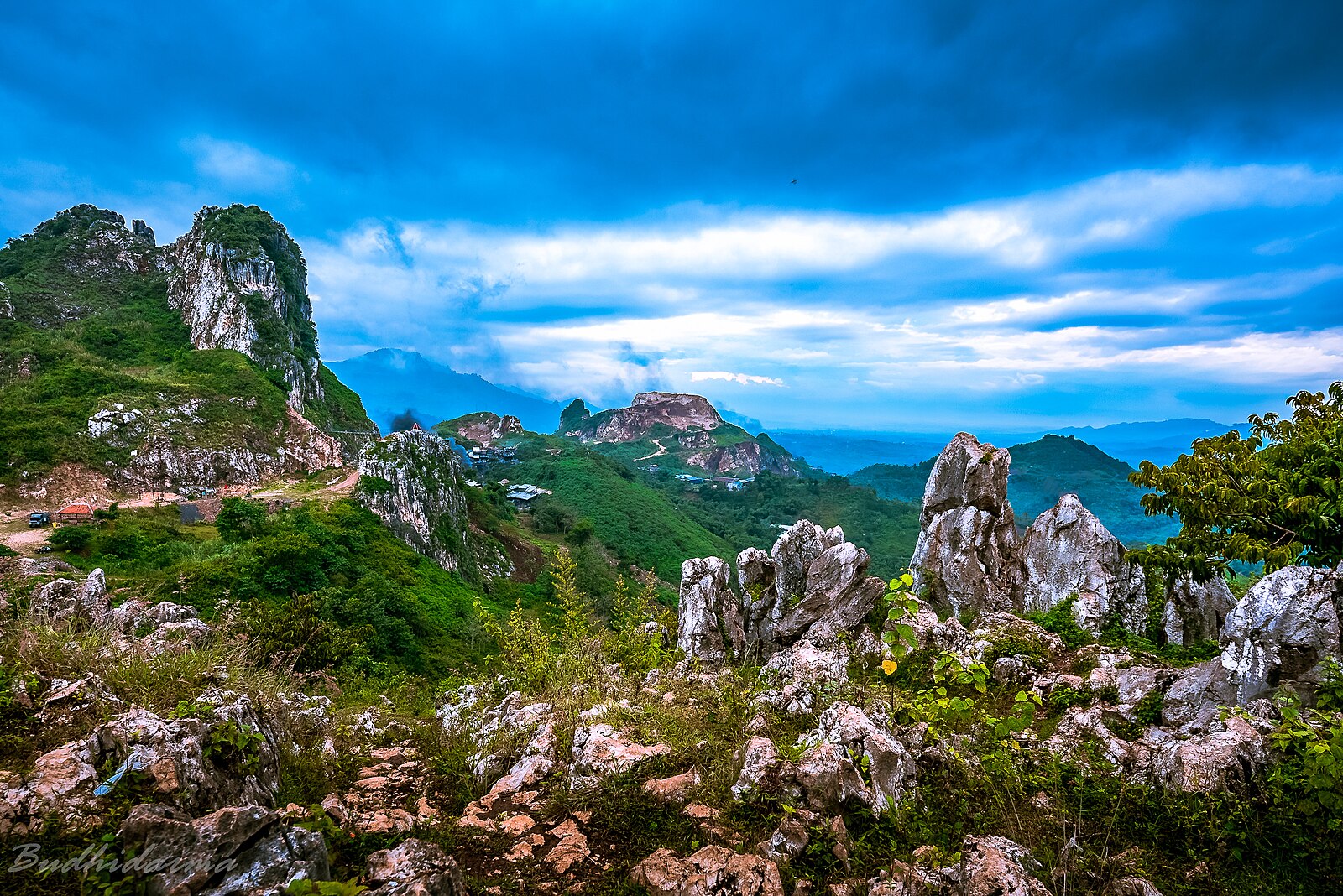Karst Citatah | Gambar: Wikimedia Commons 