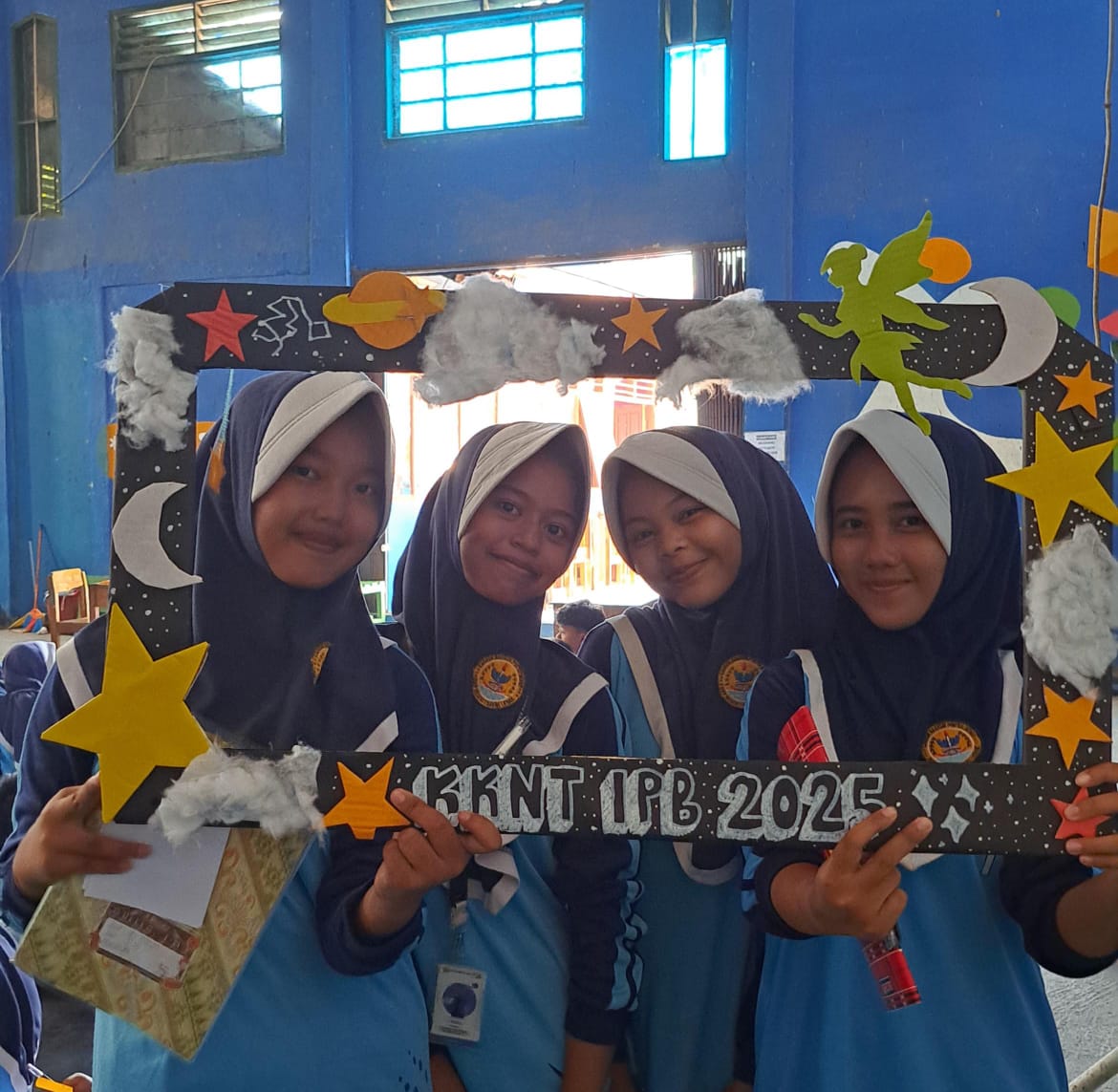 Siswa SMP Negeri 1 Bayah (sumber: dokumentasi pribadi)
