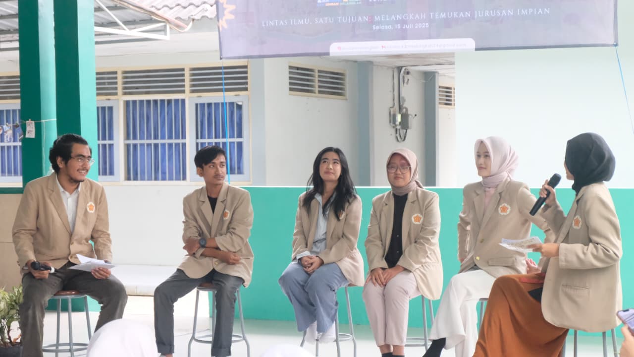Gambar 1. Talkshow Kegiatan Perkuliahan Klaster Medika, Agro, Saintek, dan Soshum di TOGA 2025 (Sumber: Dokumentasi Tim KKN Lendah Melangkah 2025)