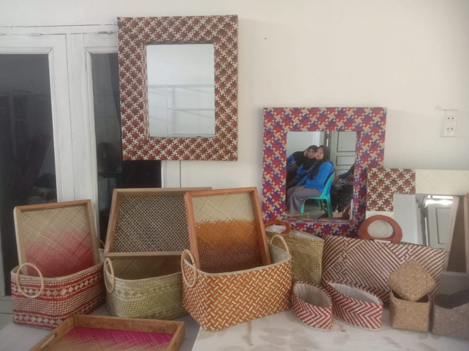 Hasil Kerajinan Kelompok Perempuan Kanan Kreatif Desa Pantai Cermin Kanan.