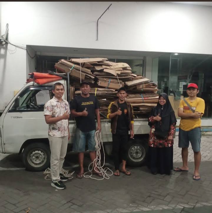 Pengelolaan sampah anorganik dilakukan dengan bank sampah. Sumber : Bank Ris