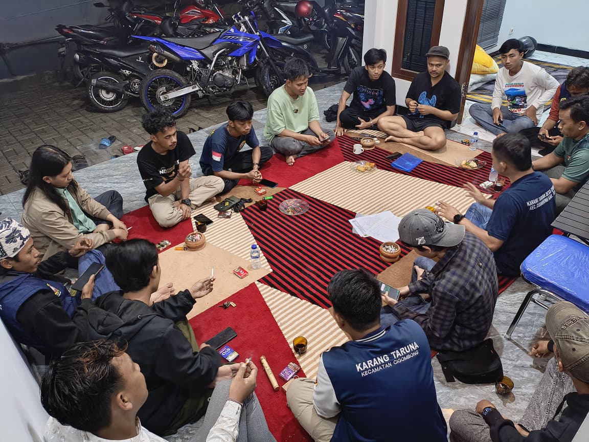 Suasana rapat persiapan pembuatan film oleh Karang Taruna Kecamatan Cigombong di Sekretariat Cigombong Raya | Sumber foto: Dok. Pribadi Belgi Alhuda
