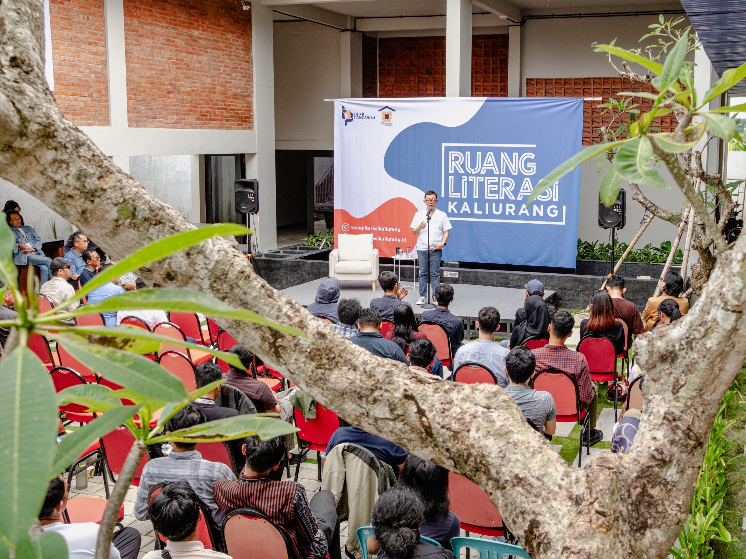 Plaza-Ruang Ekspresi Publik Ruang Literasi Kaliurang