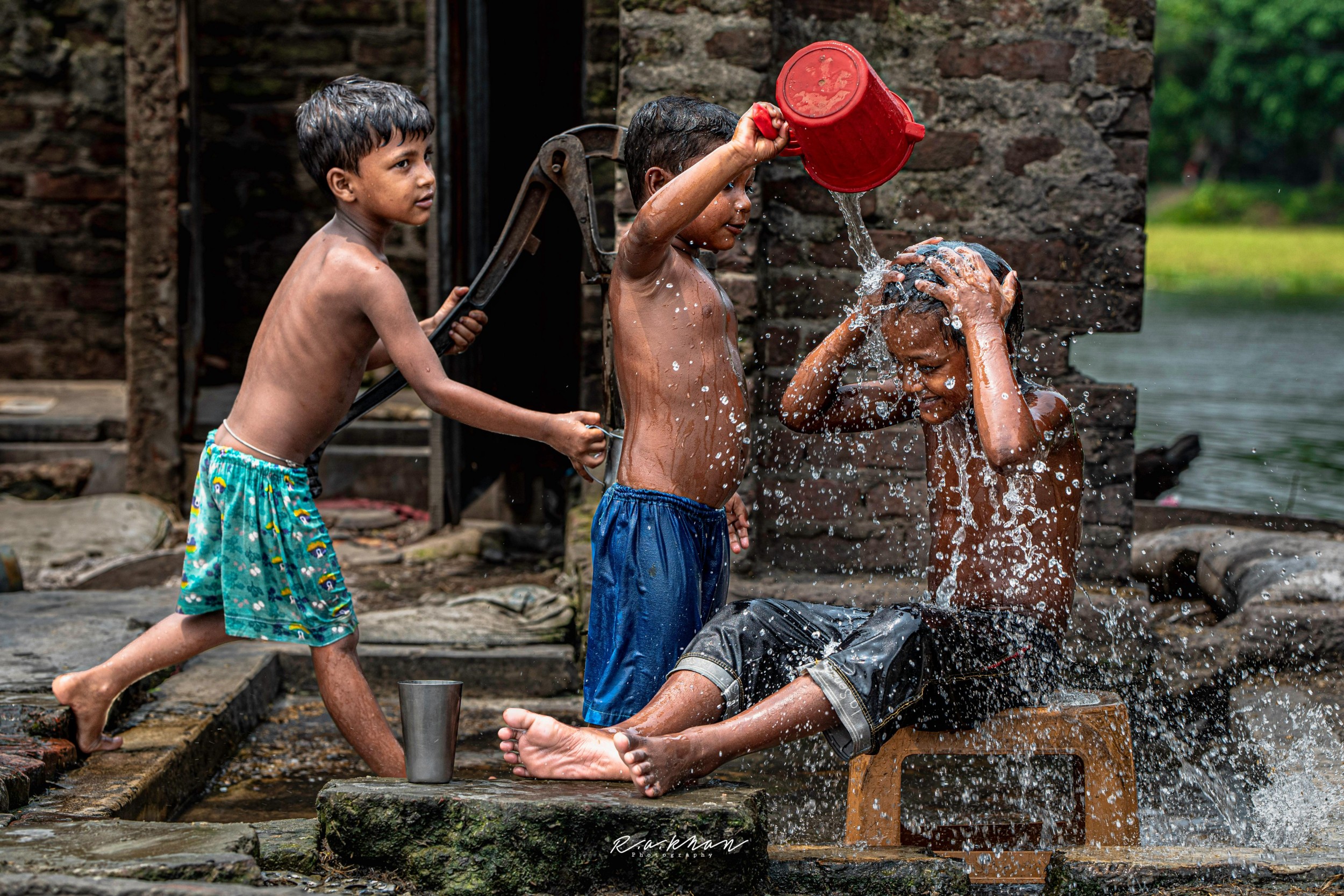 Foto Anak-anak Mandi Bersama 