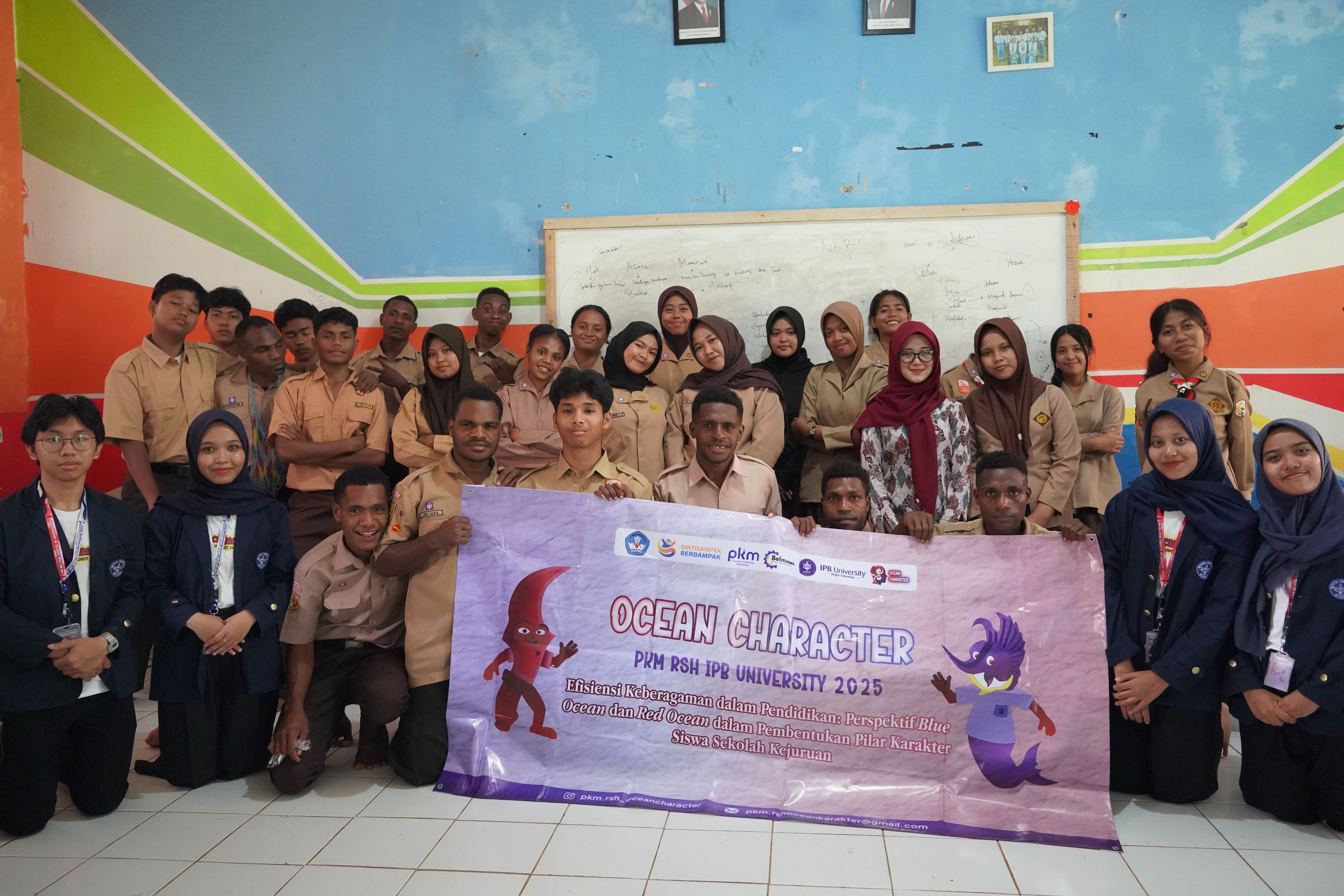 Dokumentasi bersama siswa SMK Bakti Karya Parigi