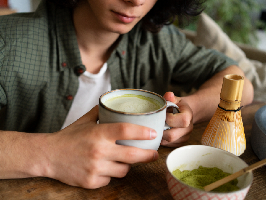 Matcha minuman pilihan performative male. (Sumber: Freepik.com/Freepik)