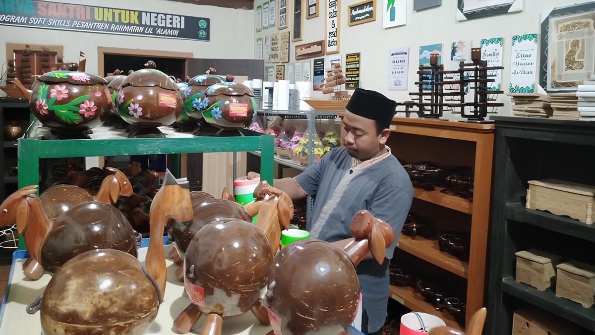 Hasil kerajinan tangan santri ponpes Rahmatan lil ‘Alamin