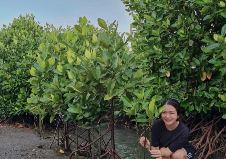 Yulia Ratnasari founder Karbon Biru | Foto: Instagram/@karbonbiru