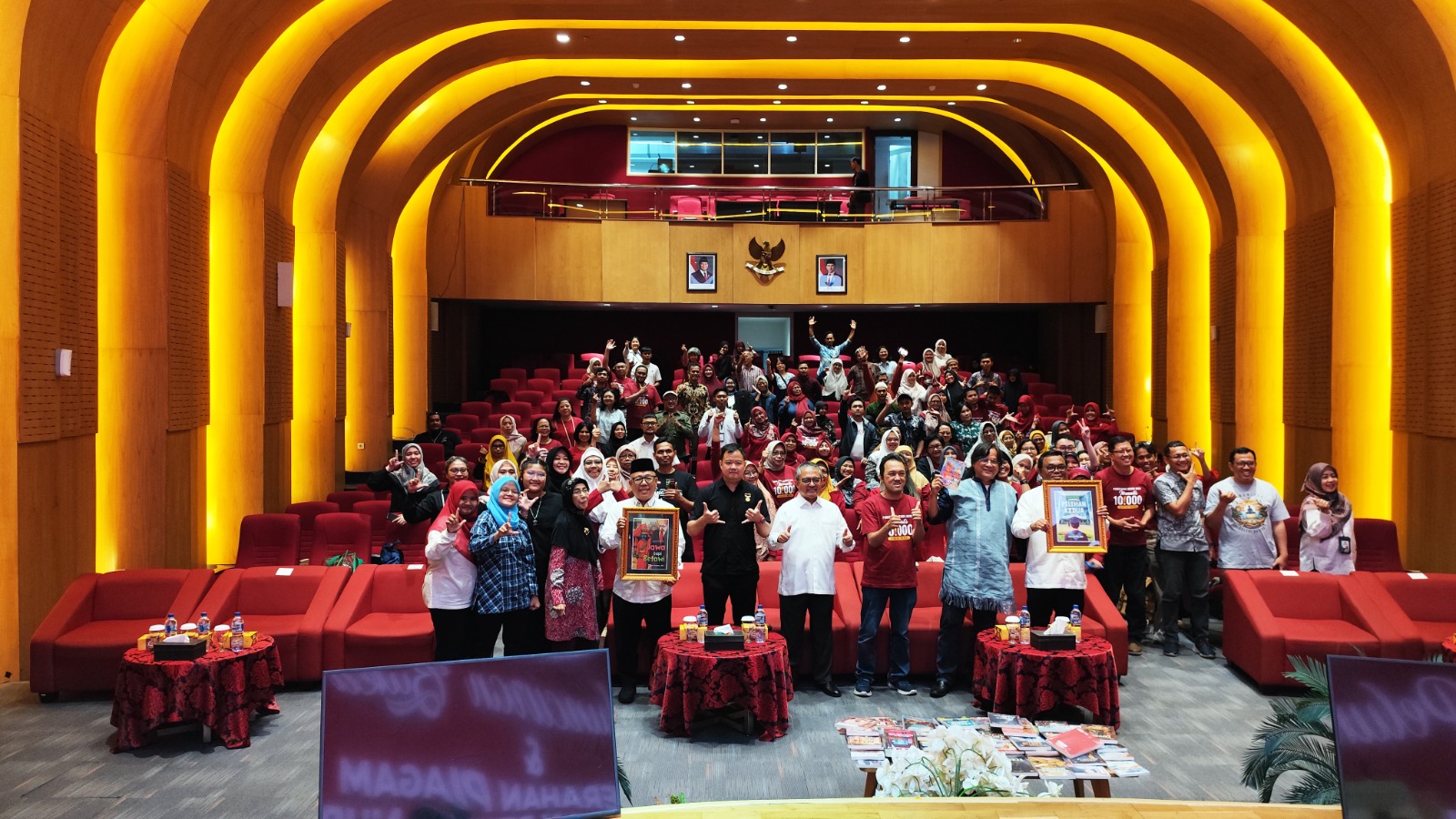 Peluncuran Buku dan Penyerahan Piagam Pemecahan Rekor MURI Penulisan Fiksi Terbanyak di Perpustakaan Nasional, Jakarta (Perpusnas) | Dok. SIP Publishing